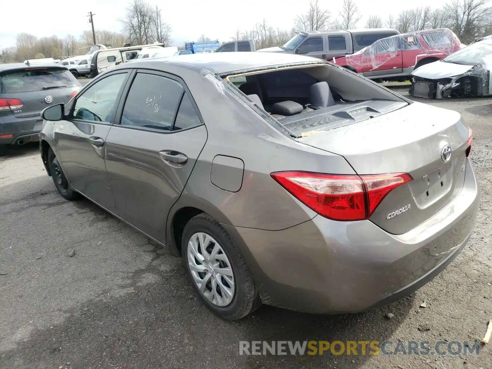 3 Photograph of a damaged car 5YFBURHE9KP898334 TOYOTA COROLLA 2019