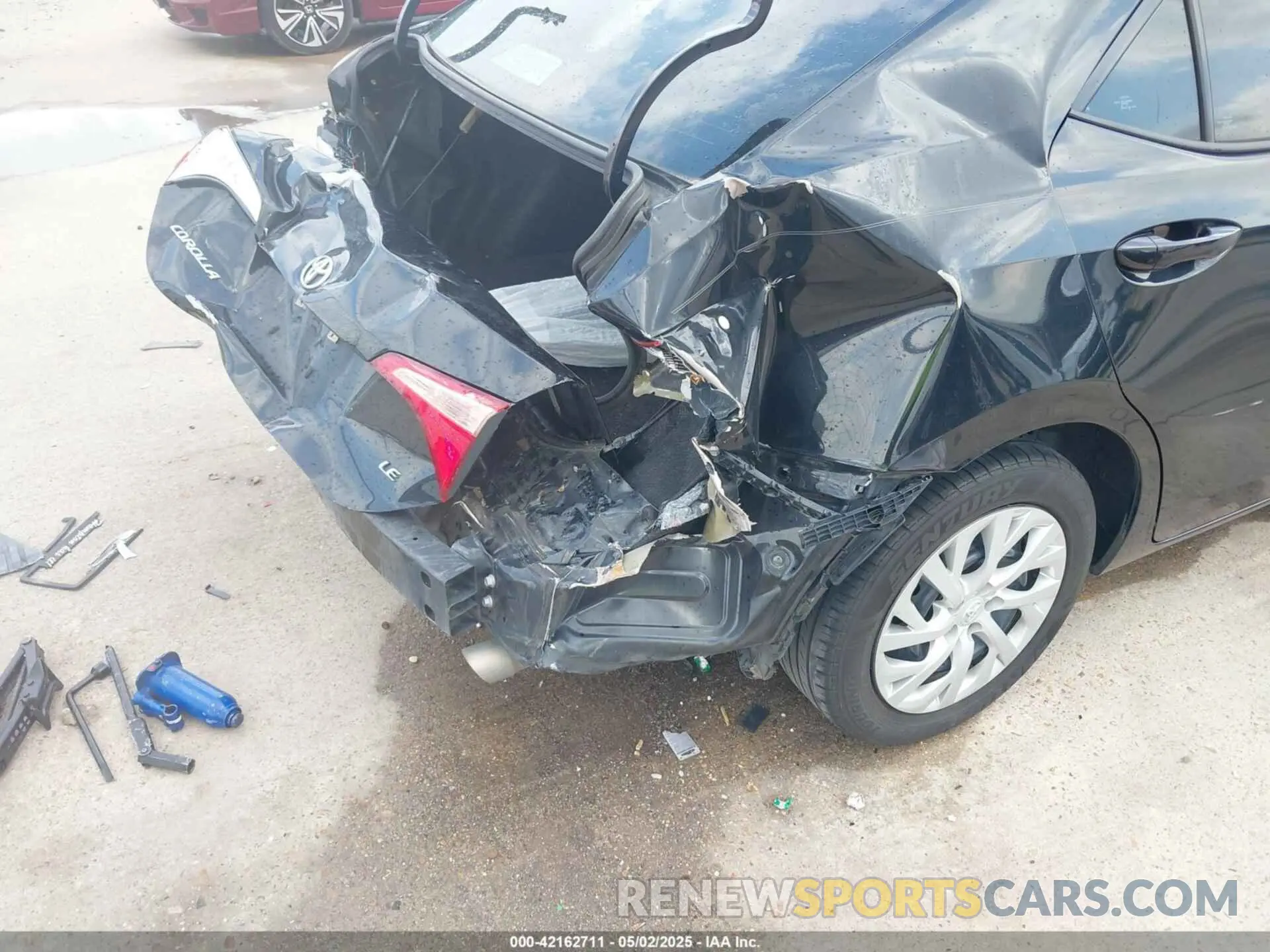 18 Photograph of a damaged car 5YFBURHE9KP901622 TOYOTA COROLLA 2019