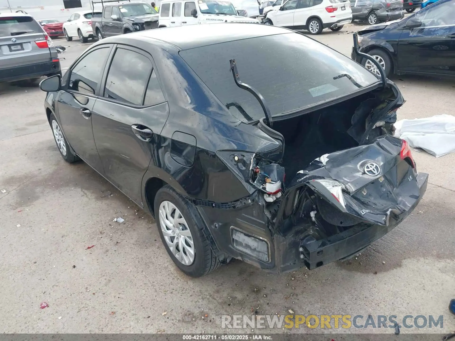 3 Photograph of a damaged car 5YFBURHE9KP901622 TOYOTA COROLLA 2019