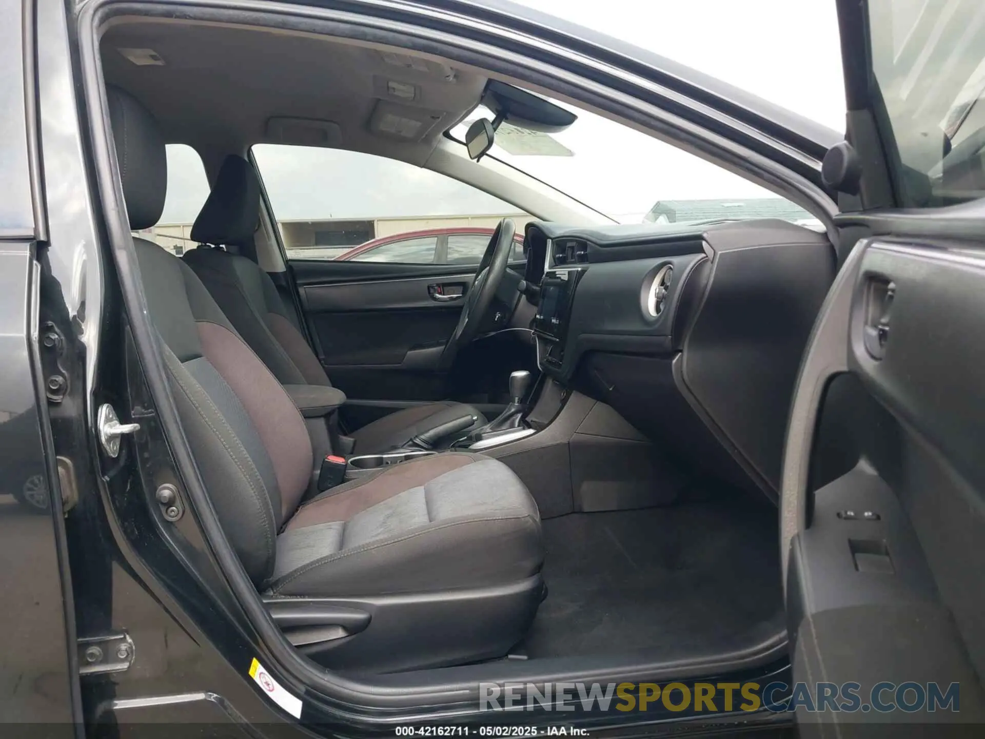 5 Photograph of a damaged car 5YFBURHE9KP901622 TOYOTA COROLLA 2019
