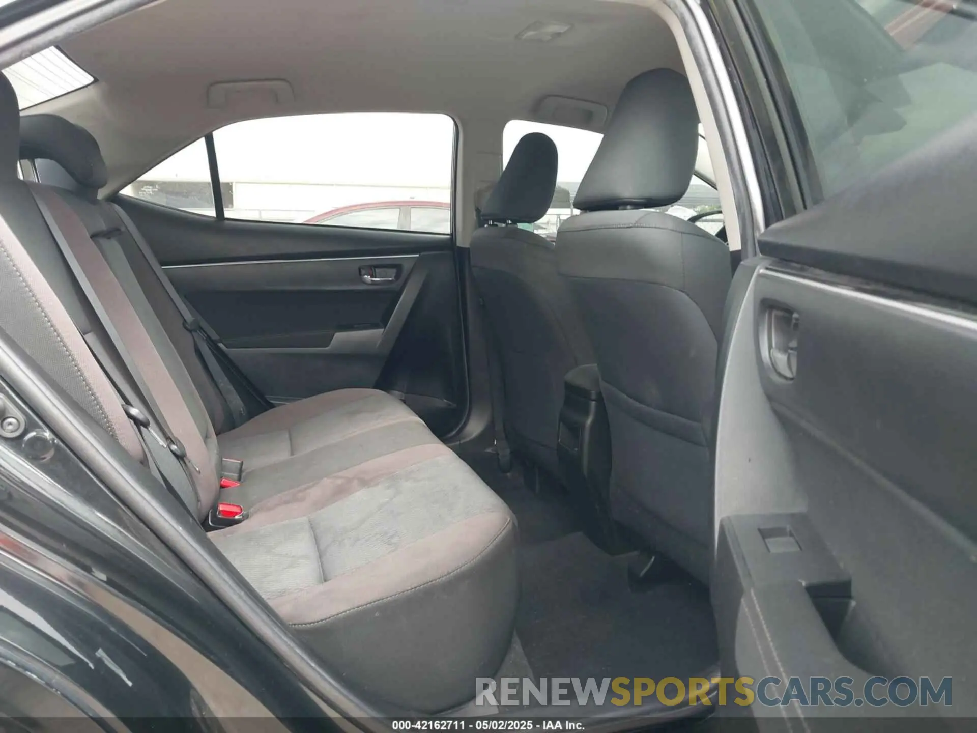 8 Photograph of a damaged car 5YFBURHE9KP901622 TOYOTA COROLLA 2019