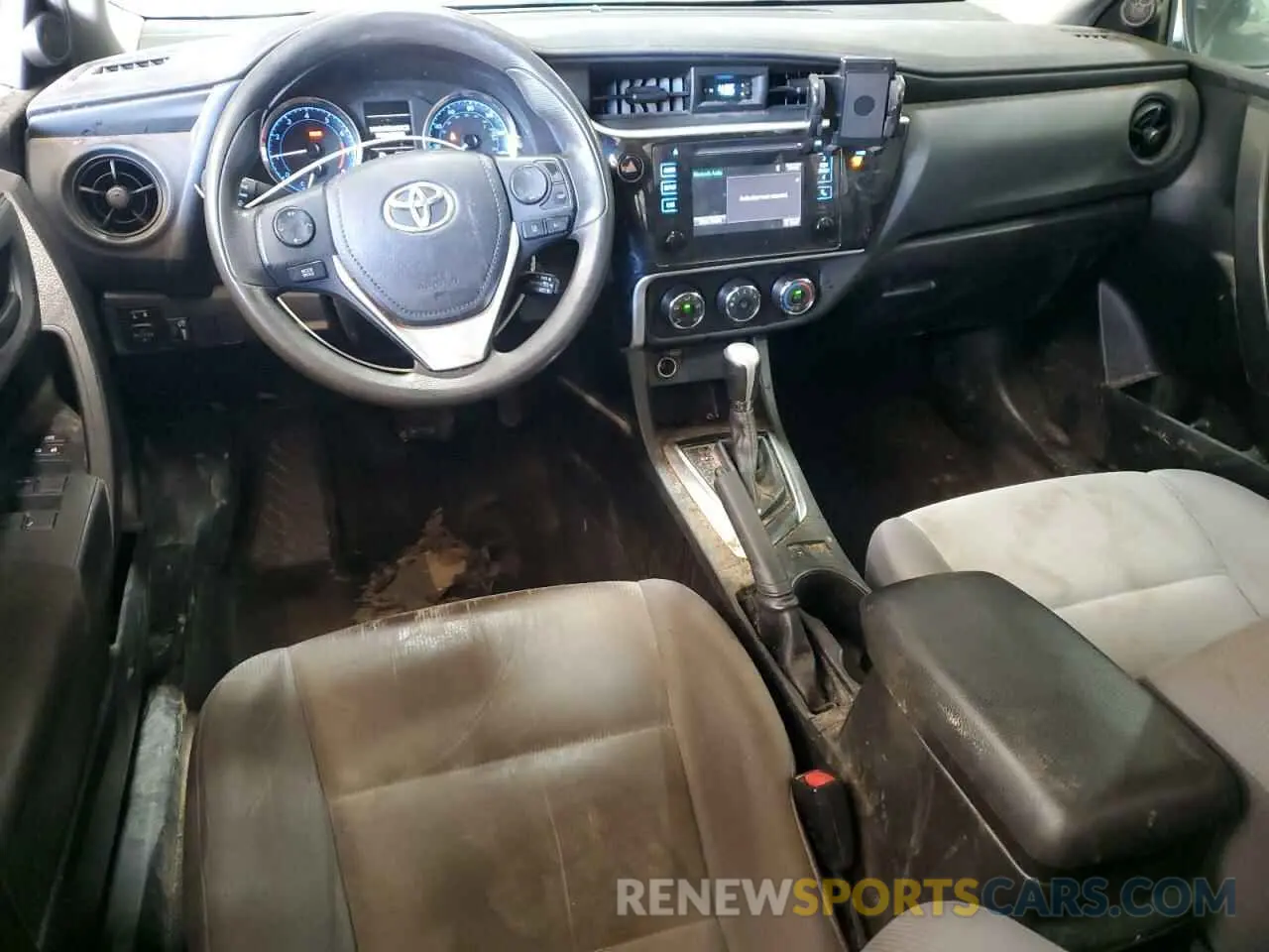 8 Photograph of a damaged car 5YFBURHE9KP905329 TOYOTA COROLLA 2019