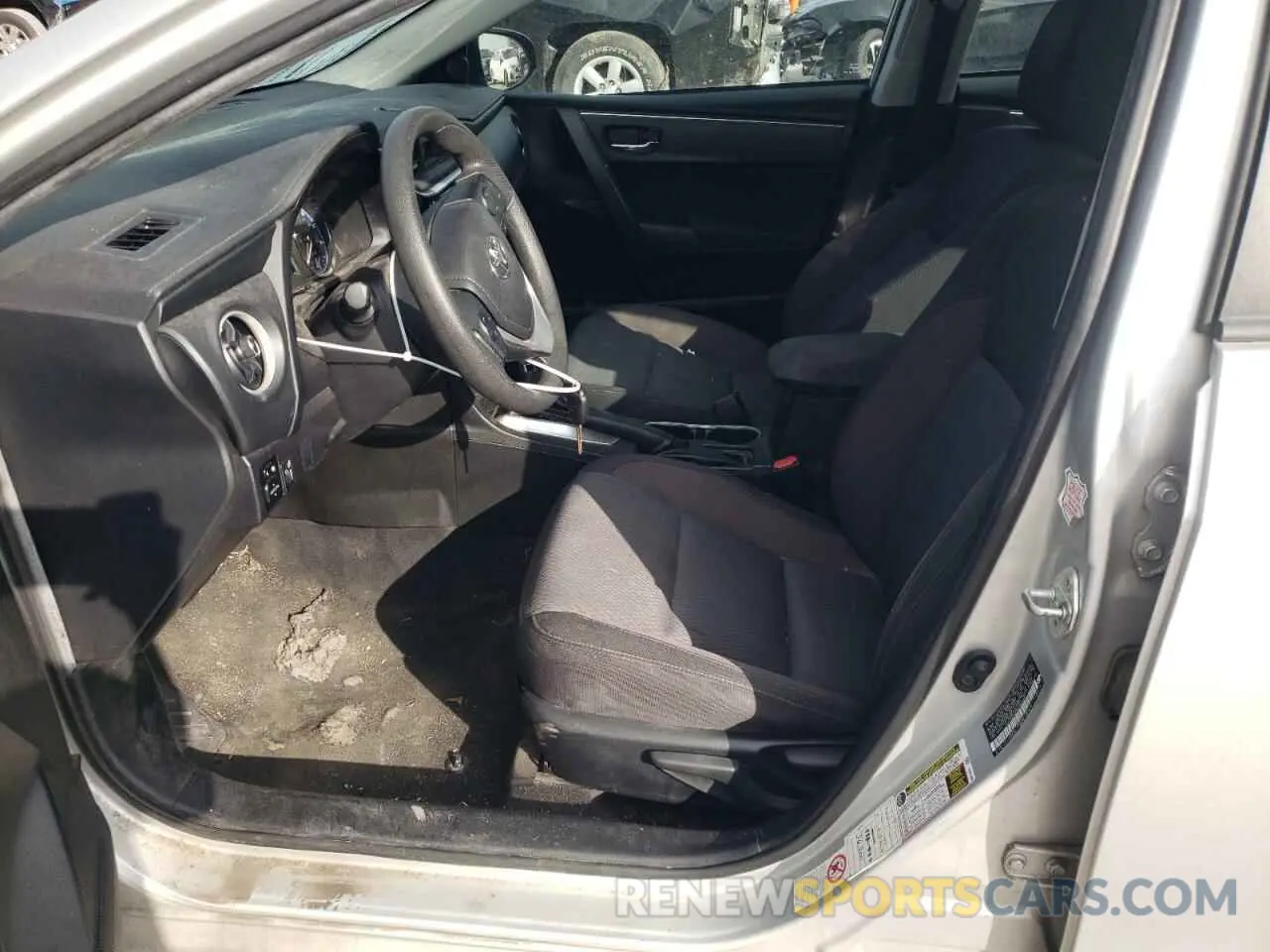 7 Photograph of a damaged car 5YFBURHE9KP909381 TOYOTA COROLLA 2019