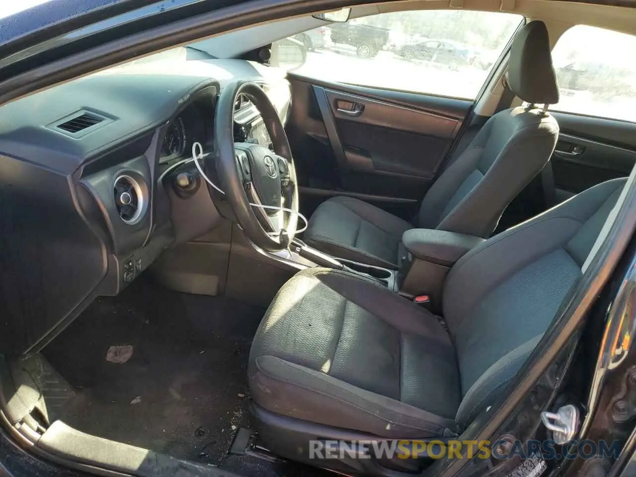 7 Photograph of a damaged car 5YFBURHE9KP909784 TOYOTA COROLLA 2019