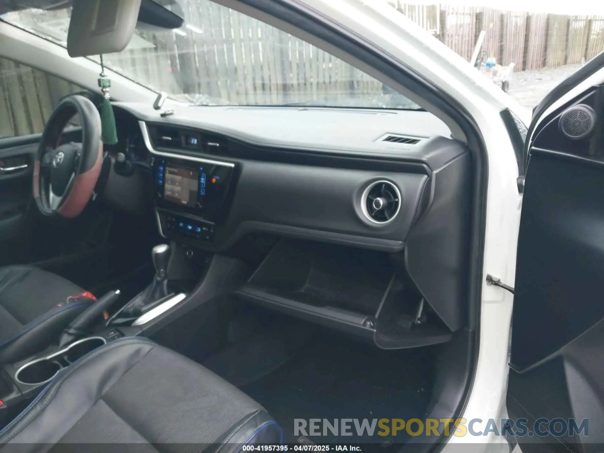 5 Photograph of a damaged car 5YFBURHE9KP921711 TOYOTA COROLLA 2019