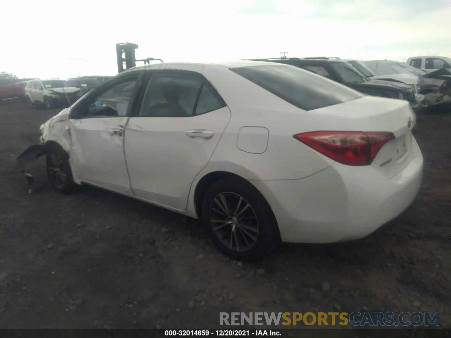 3 Photograph of a damaged car 5YFBURHE9KP928142 TOYOTA COROLLA 2019