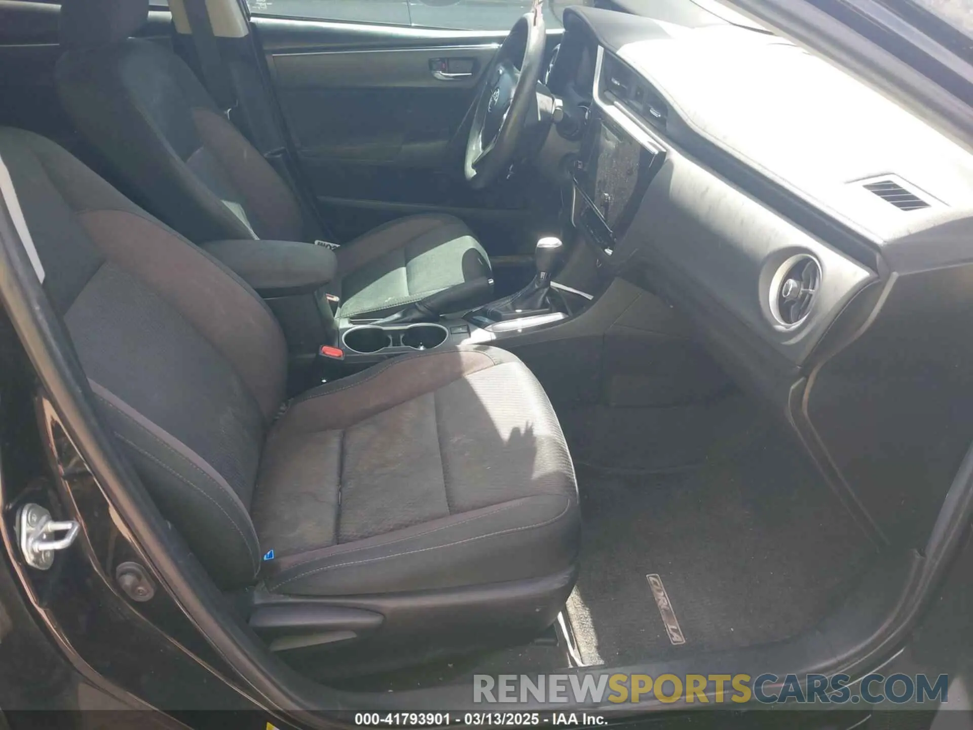 5 Photograph of a damaged car 5YFBURHE9KP929601 TOYOTA COROLLA 2019