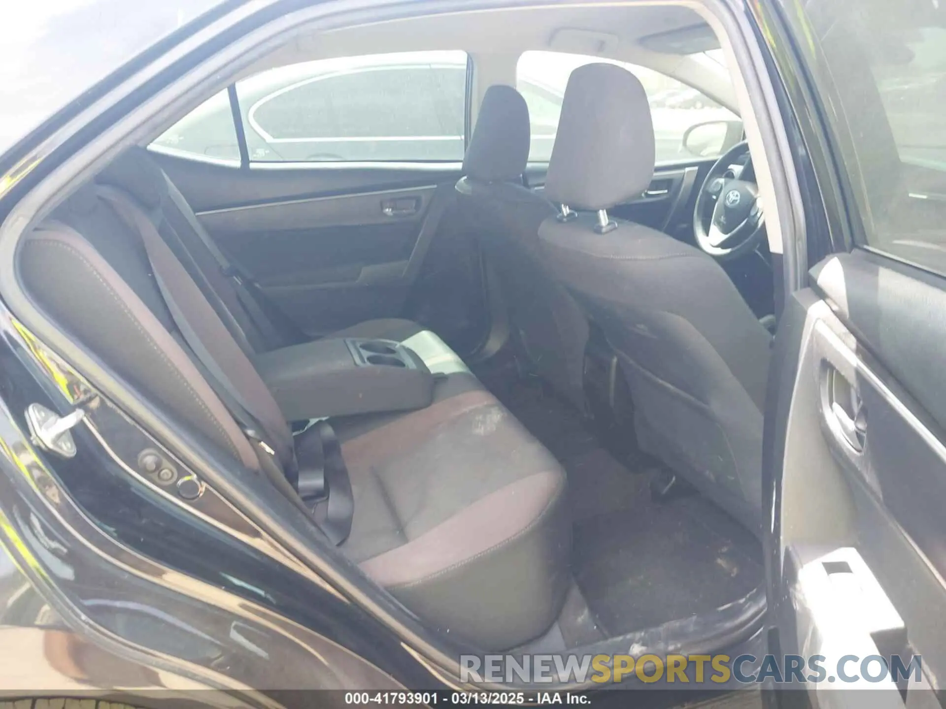 8 Photograph of a damaged car 5YFBURHE9KP929601 TOYOTA COROLLA 2019