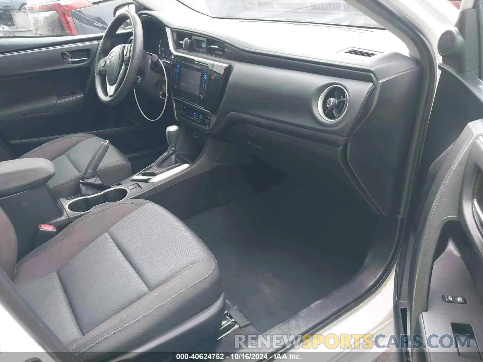 5 Photograph of a damaged car 5YFBURHE9KP933079 TOYOTA COROLLA 2019