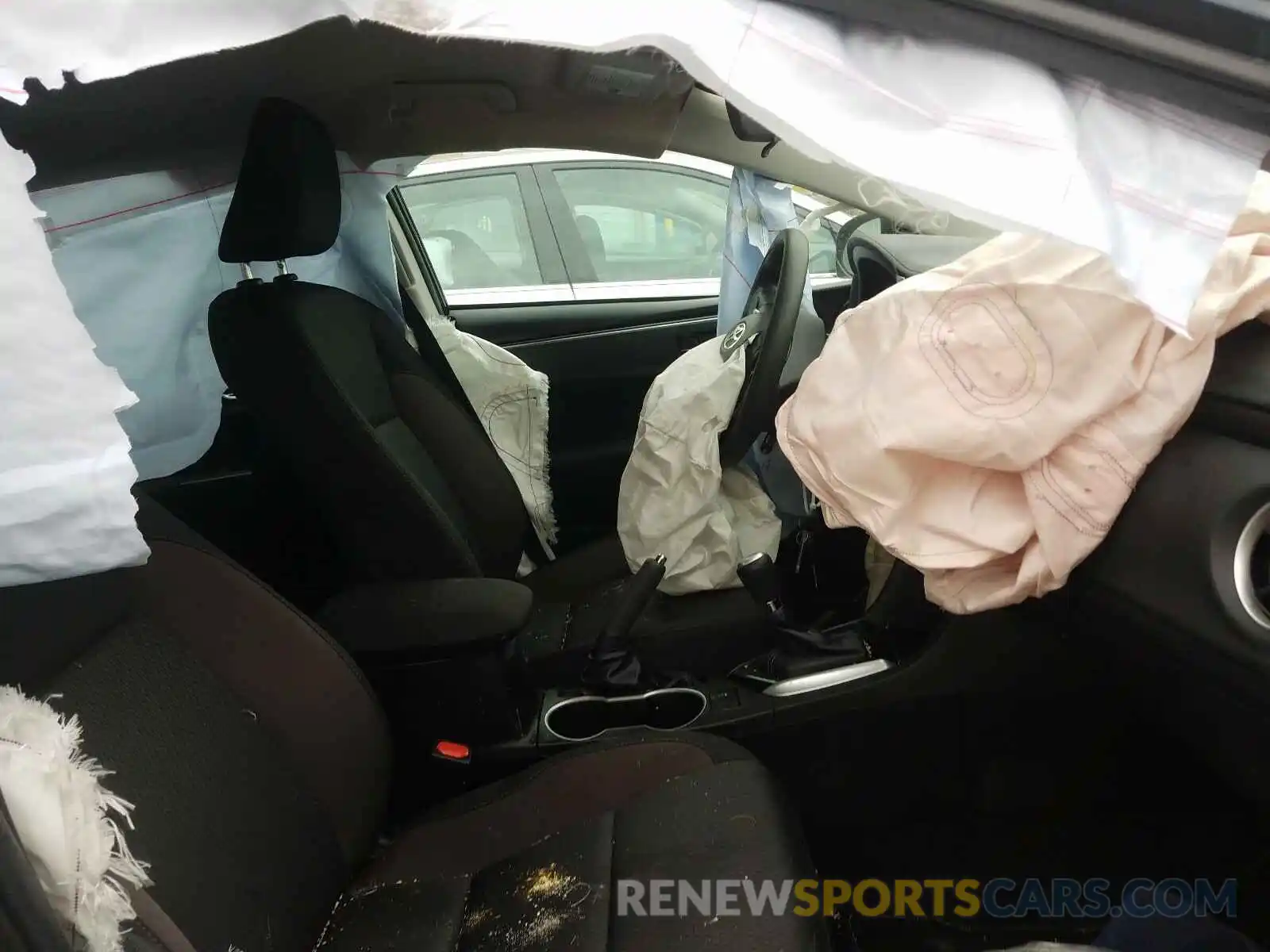 5 Photograph of a damaged car 5YFBURHE9KP936242 TOYOTA COROLLA 2019