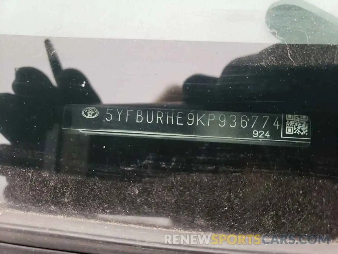 10 Photograph of a damaged car 5YFBURHE9KP936774 TOYOTA COROLLA 2019