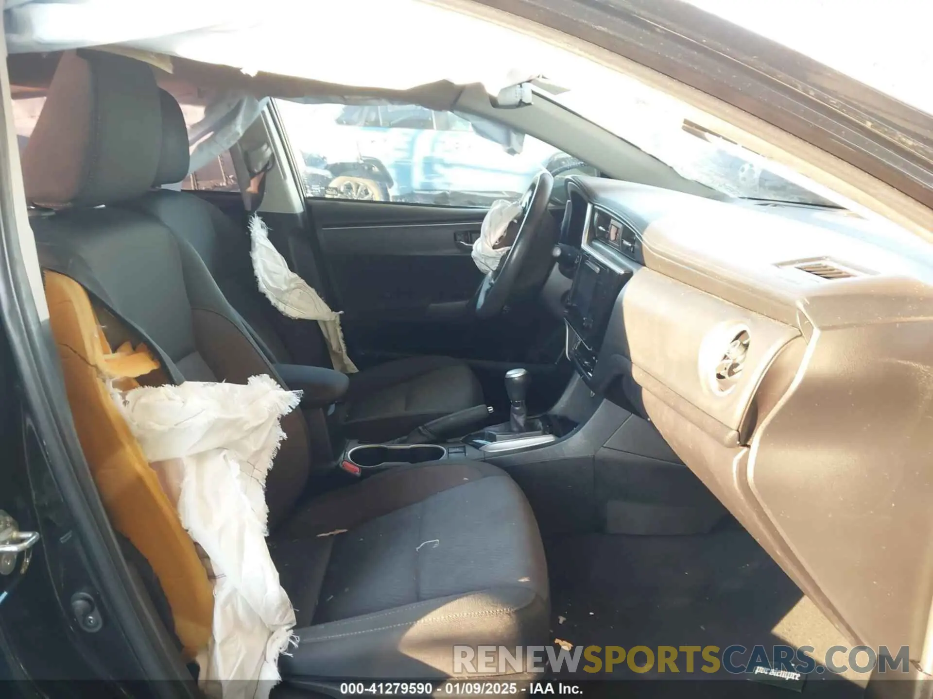 5 Photograph of a damaged car 5YFBURHE9KP939125 TOYOTA COROLLA 2019