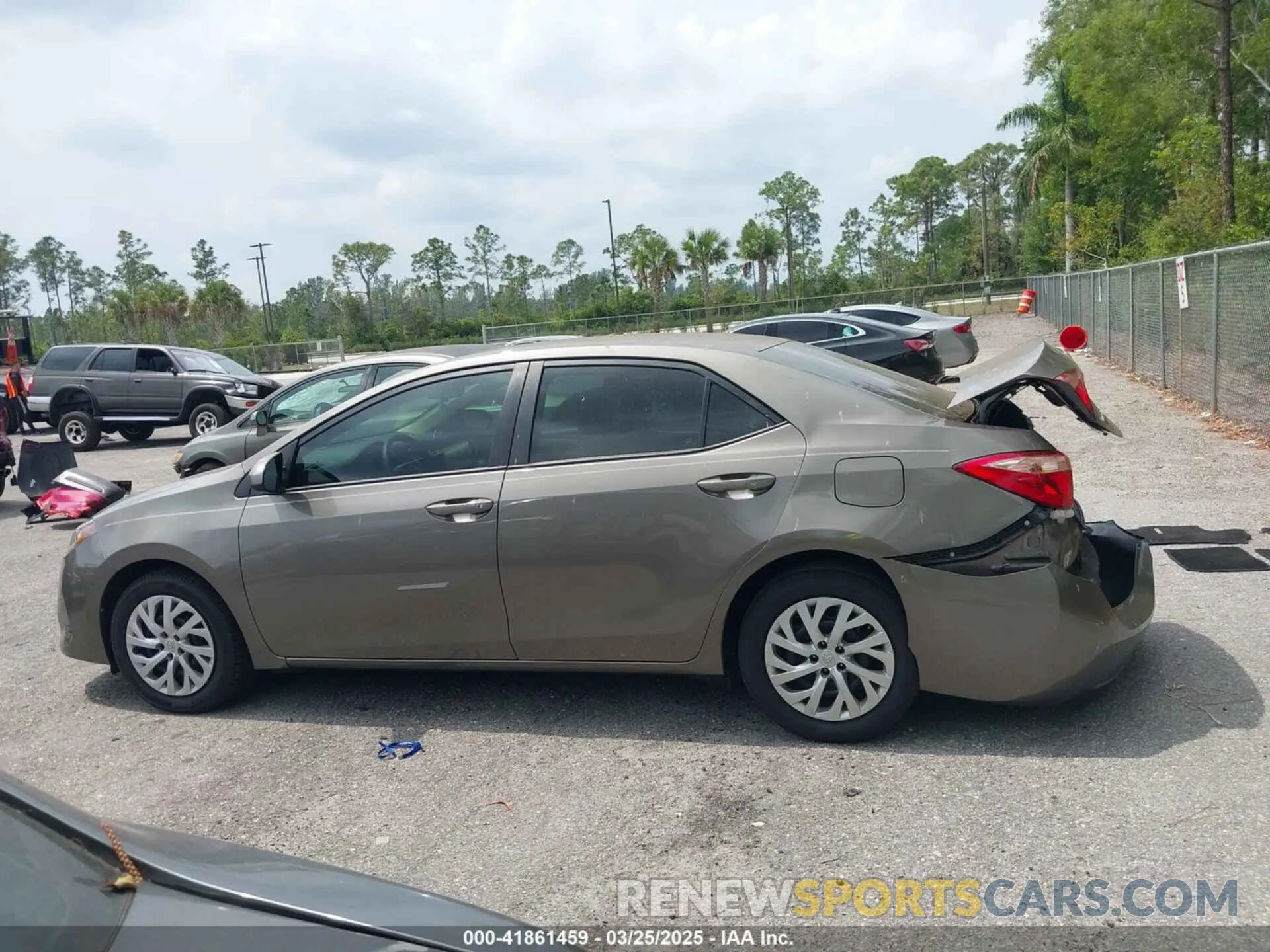 14 Photograph of a damaged car 5YFBURHE9KP939223 TOYOTA COROLLA 2019