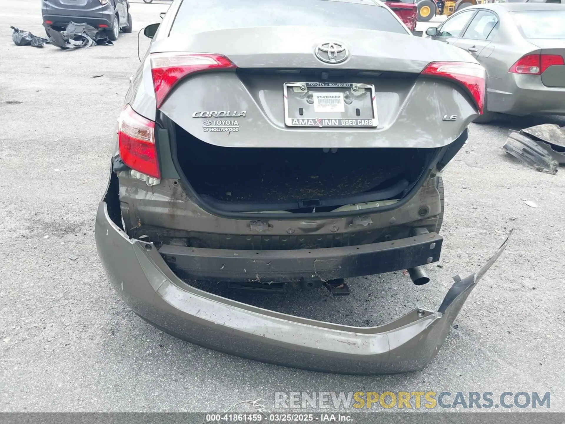 6 Photograph of a damaged car 5YFBURHE9KP939223 TOYOTA COROLLA 2019