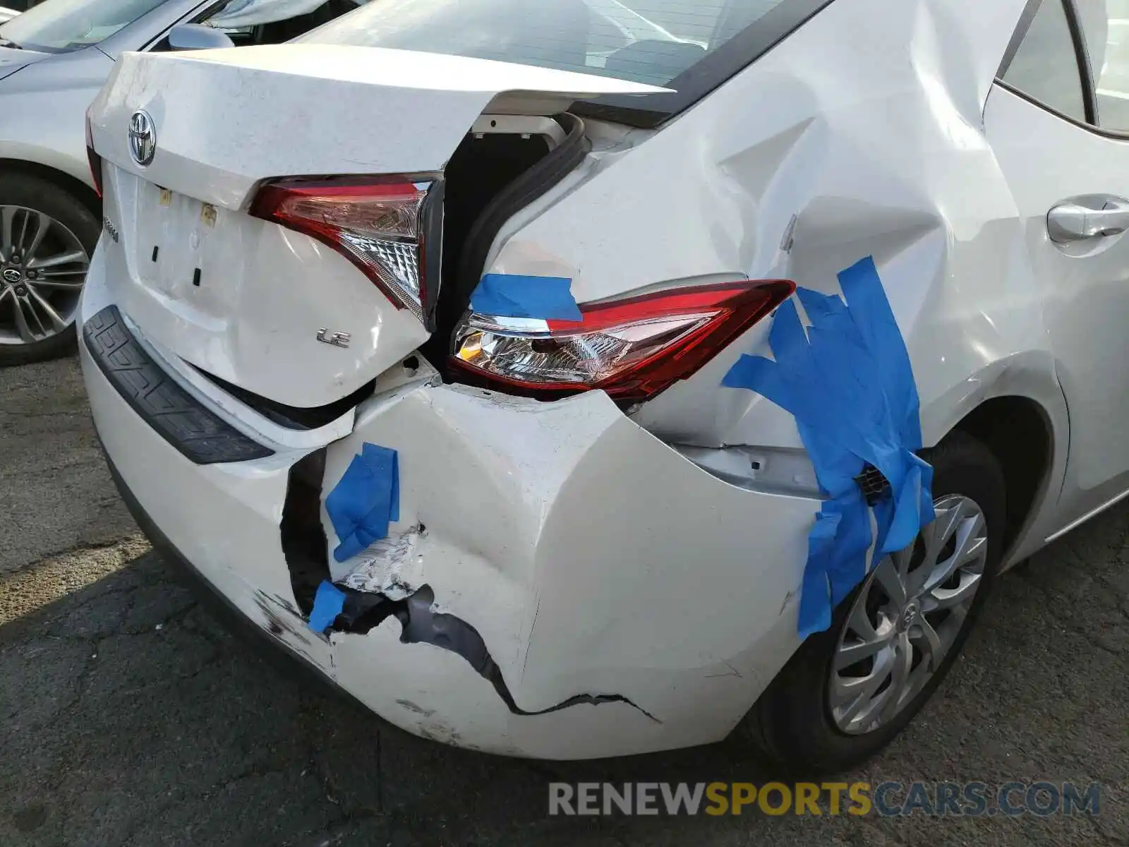 9 Photograph of a damaged car 5YFBURHE9KP942834 TOYOTA COROLLA 2019