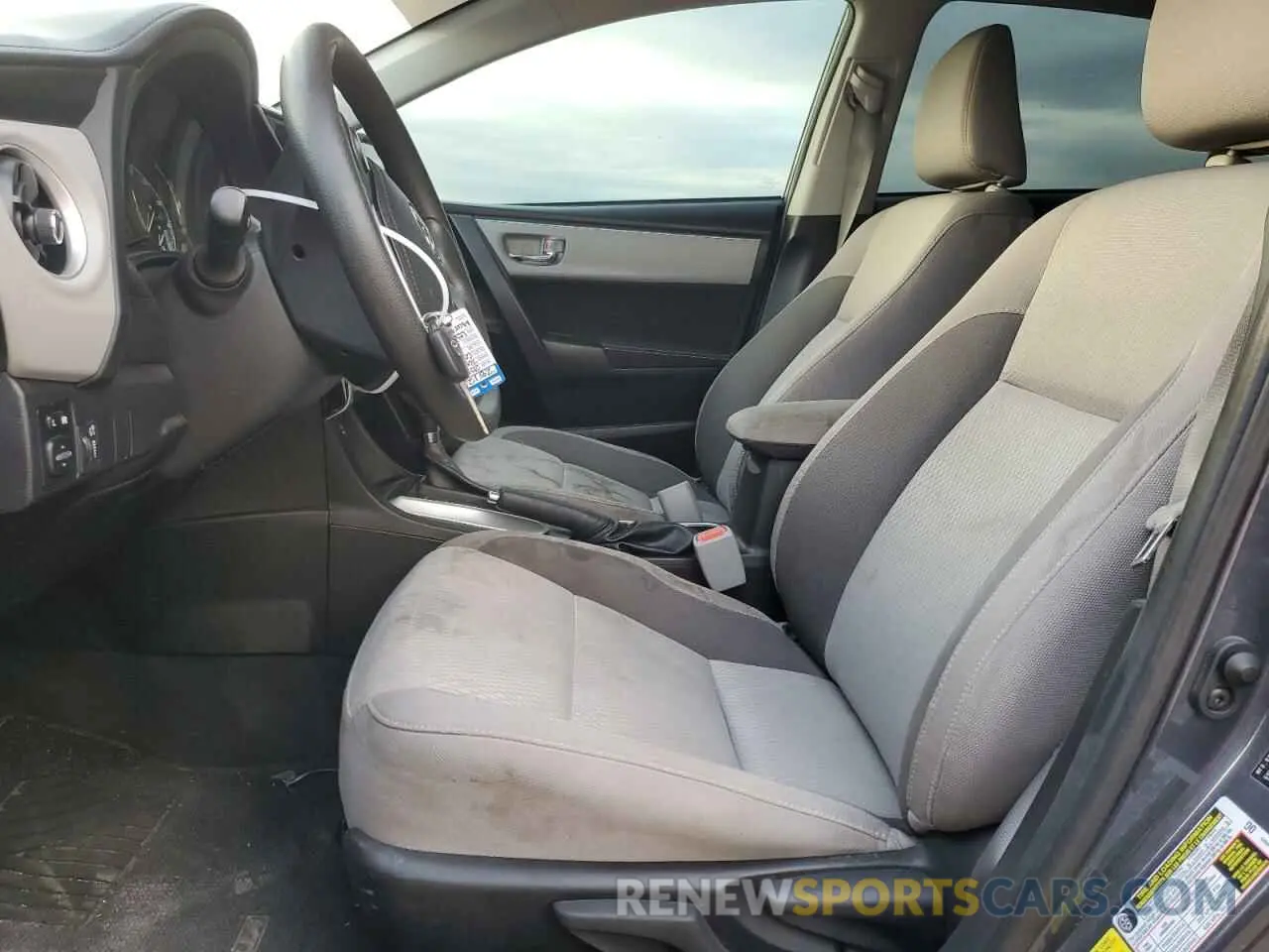 7 Photograph of a damaged car 5YFBURHE9KP945555 TOYOTA COROLLA 2019