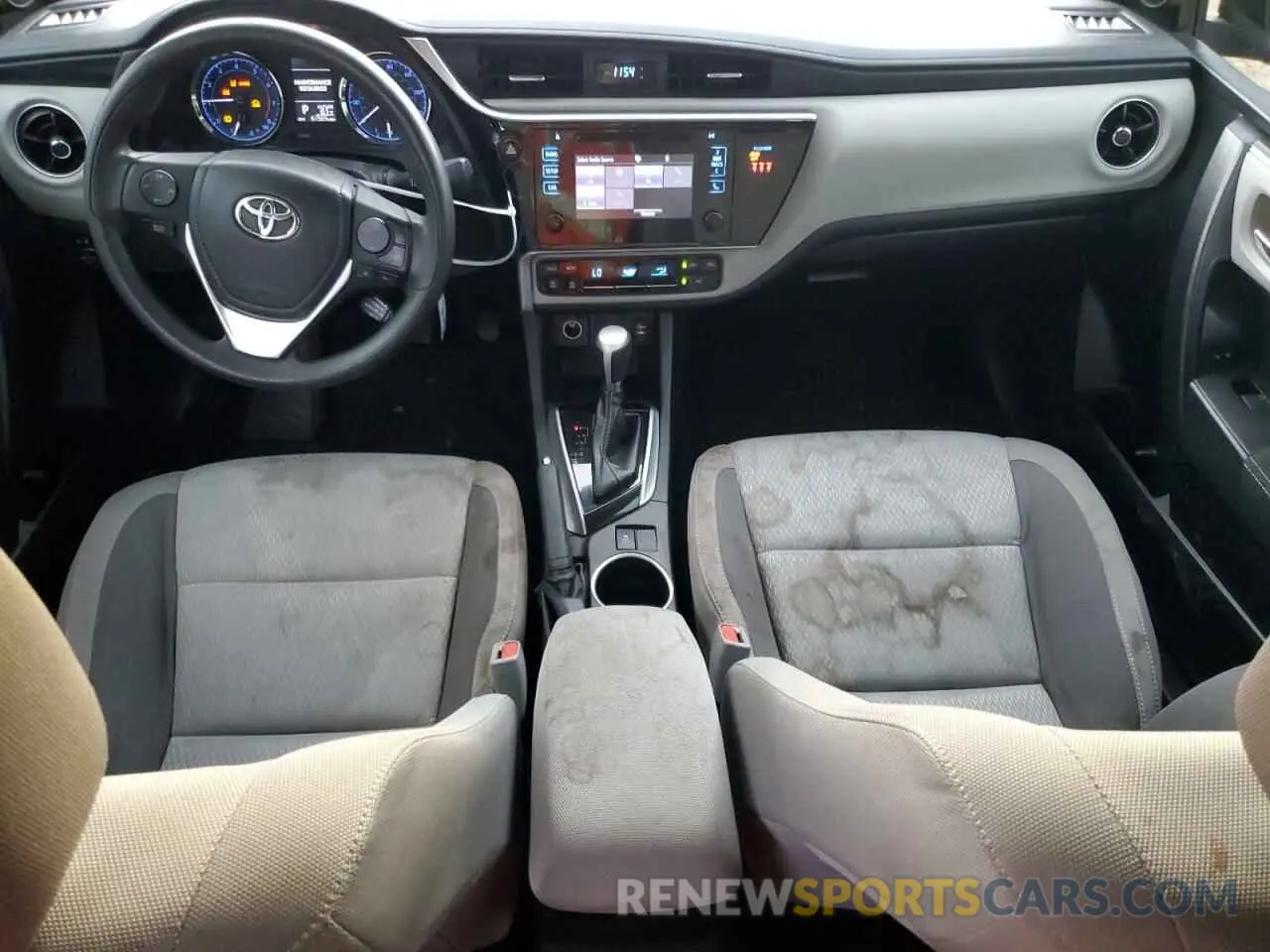 8 Photograph of a damaged car 5YFBURHE9KP945555 TOYOTA COROLLA 2019