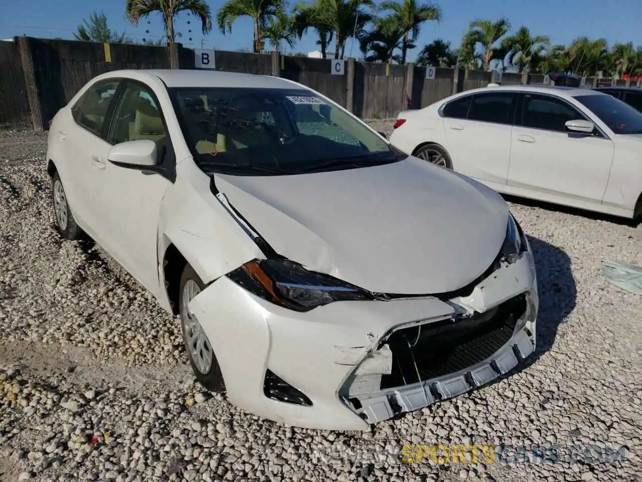 1 Photograph of a damaged car 5YFBURHEXKP857582 TOYOTA COROLLA 2019