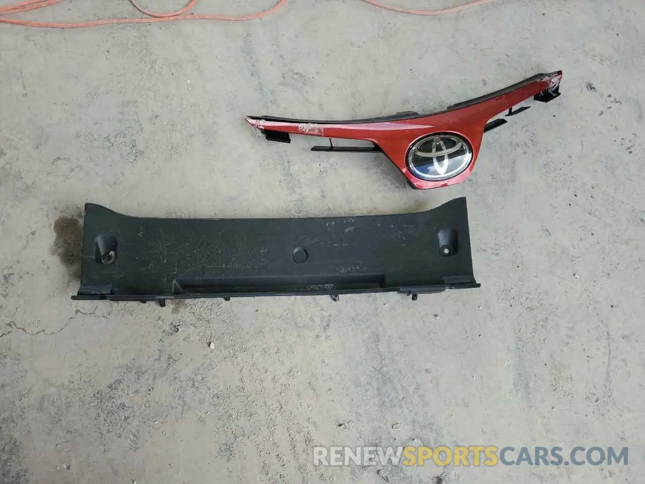 12 Photograph of a damaged car 5YFBURHEXKP859560 TOYOTA COROLLA 2019