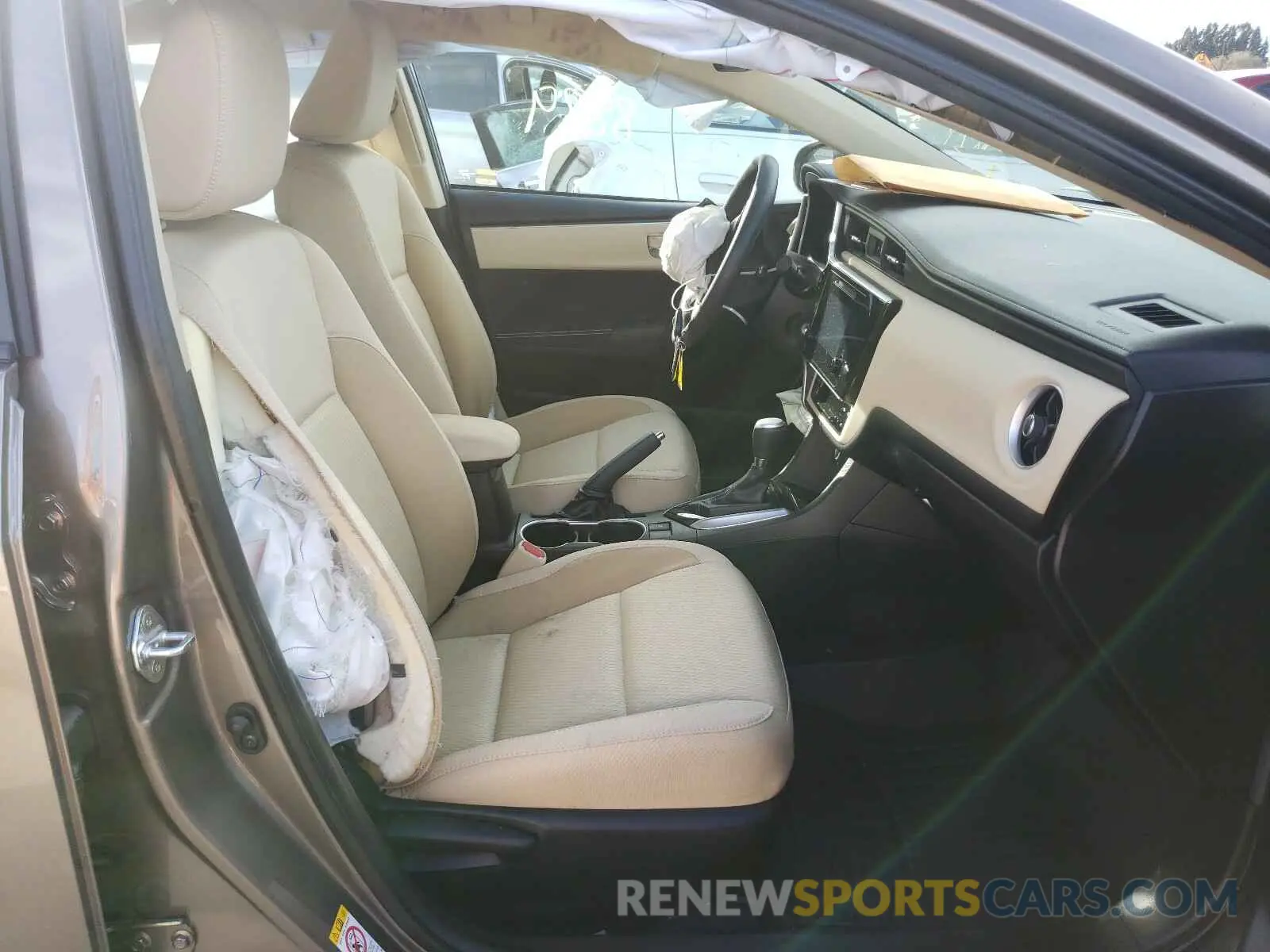 5 Photograph of a damaged car 5YFBURHEXKP860563 TOYOTA COROLLA 2019