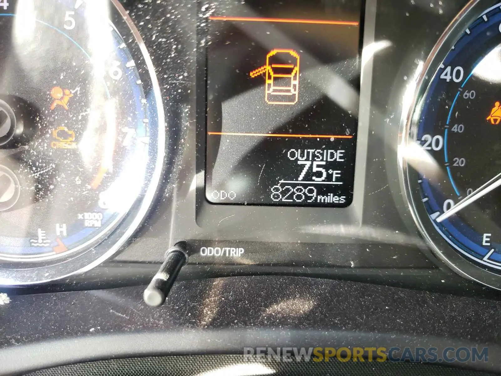 8 Photograph of a damaged car 5YFBURHEXKP860563 TOYOTA COROLLA 2019