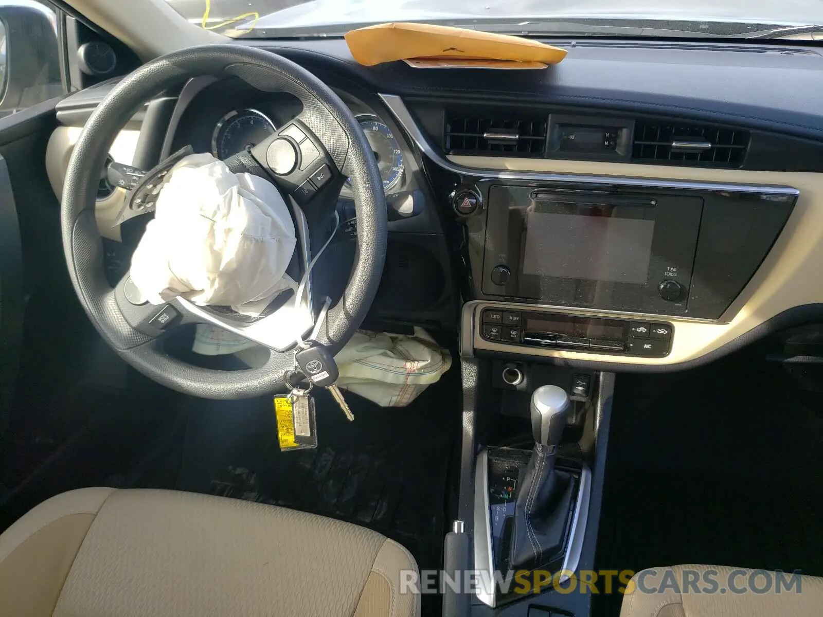 9 Photograph of a damaged car 5YFBURHEXKP860563 TOYOTA COROLLA 2019