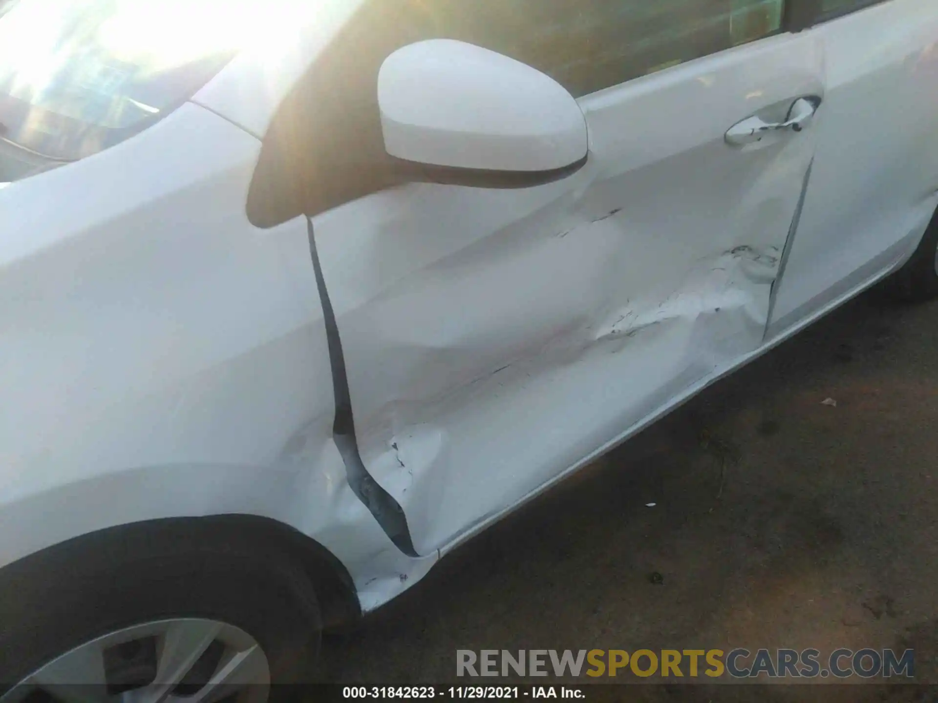 6 Photograph of a damaged car 5YFBURHEXKP861261 TOYOTA COROLLA 2019