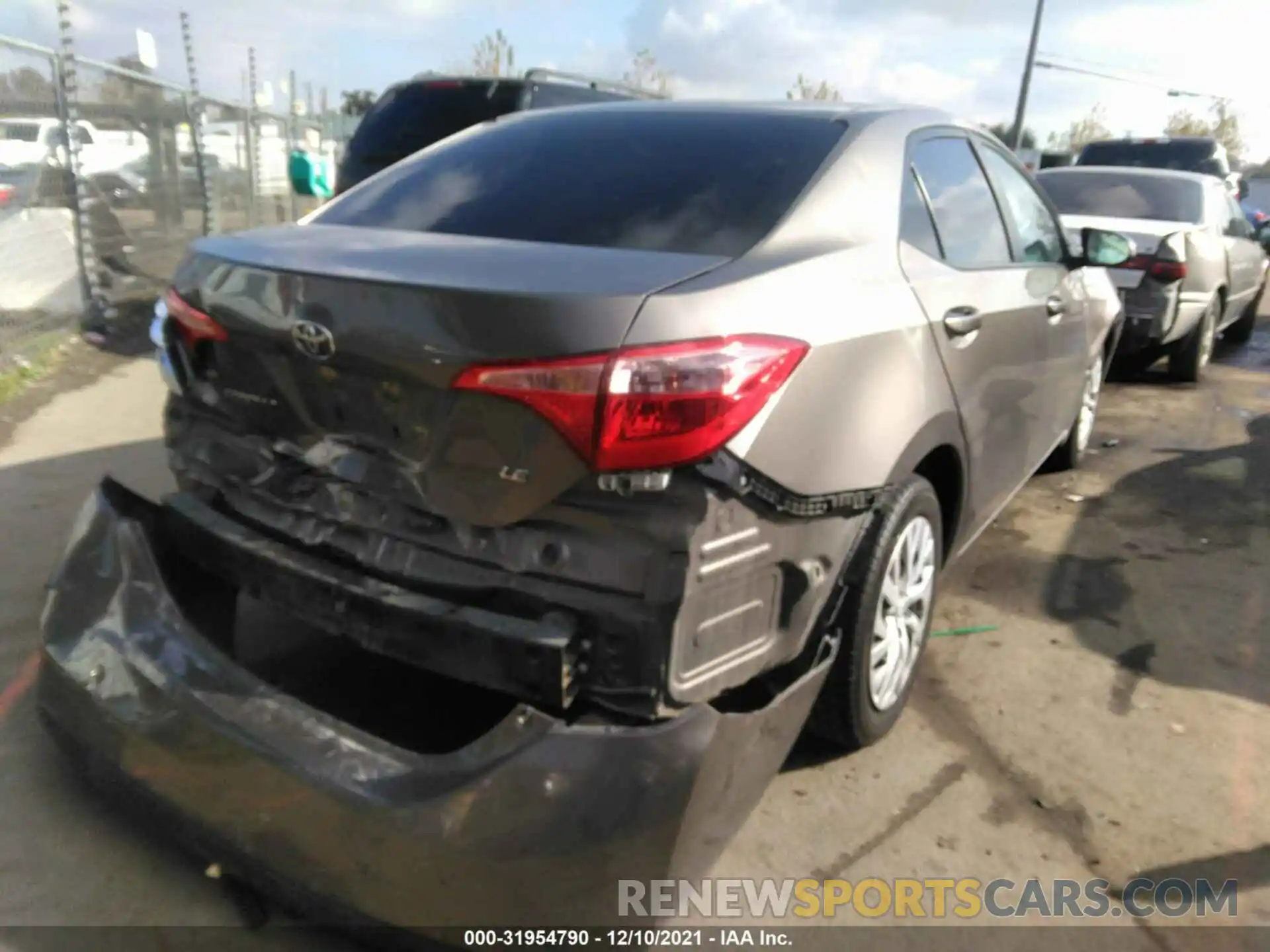 4 Photograph of a damaged car 5YFBURHEXKP863012 TOYOTA COROLLA 2019