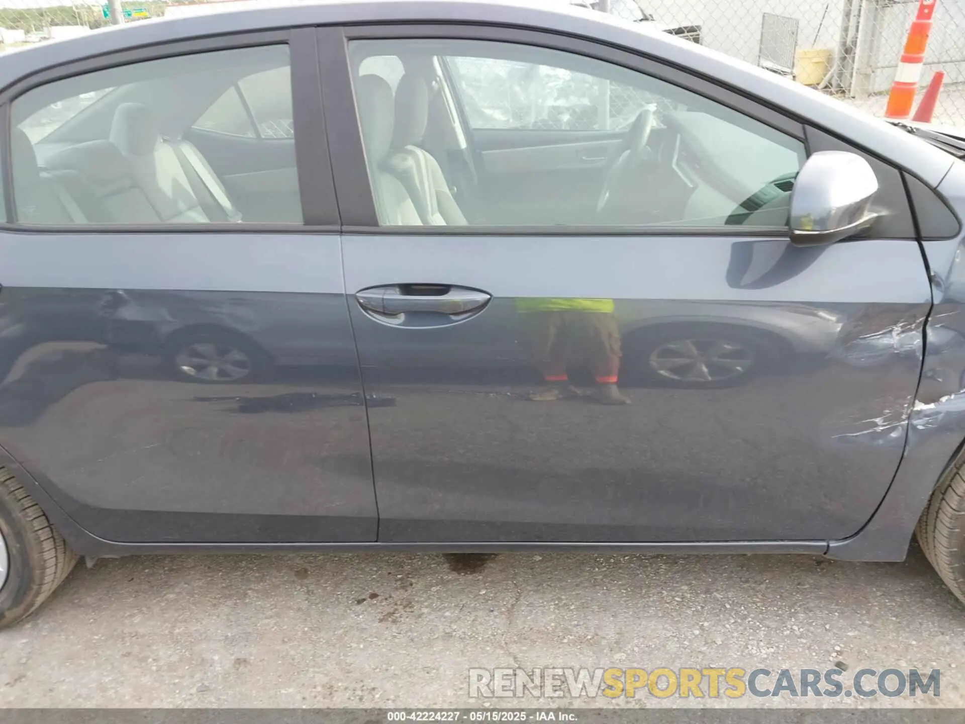 14 Photograph of a damaged car 5YFBURHEXKP863852 TOYOTA COROLLA 2019