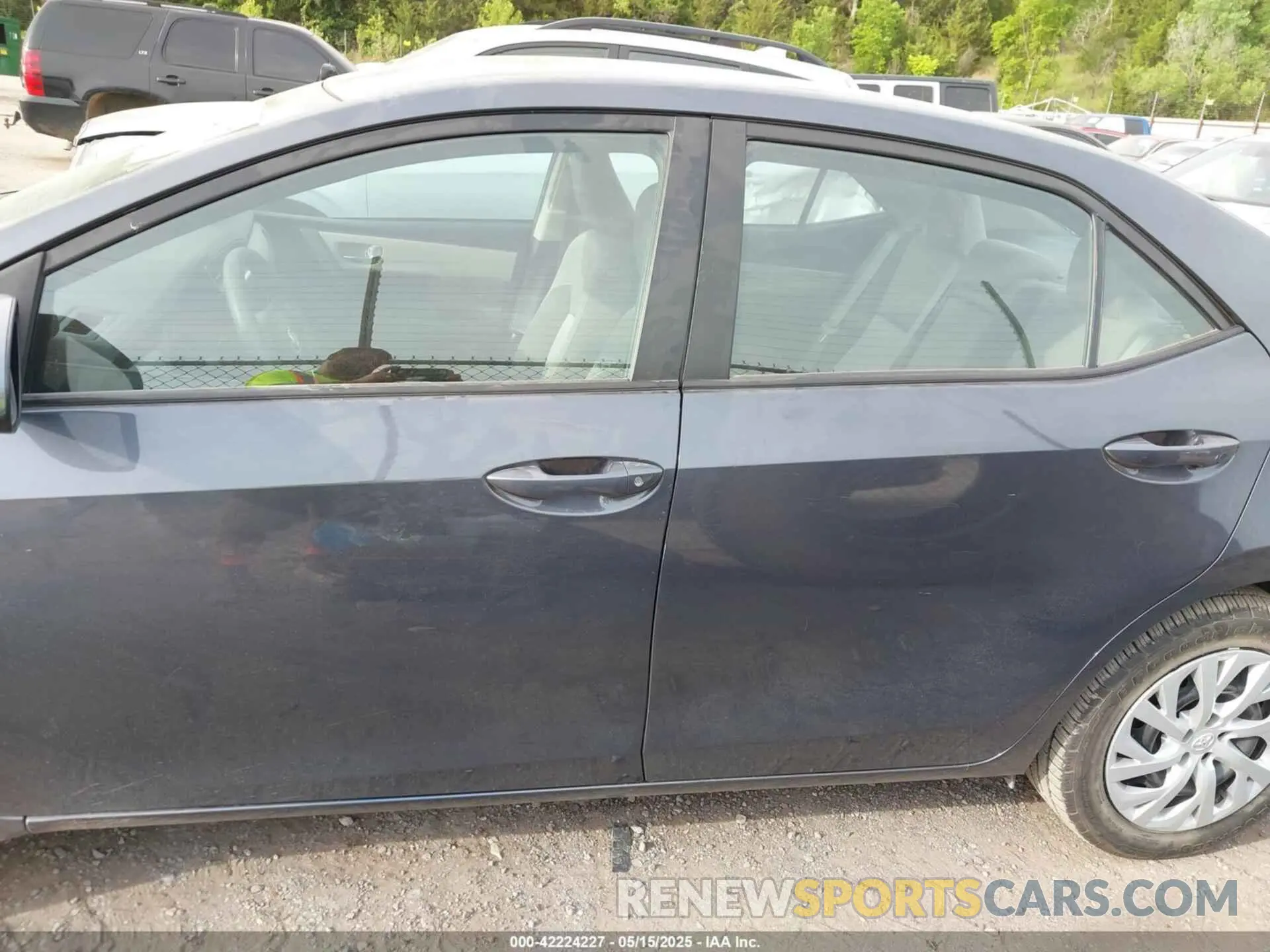 15 Photograph of a damaged car 5YFBURHEXKP863852 TOYOTA COROLLA 2019