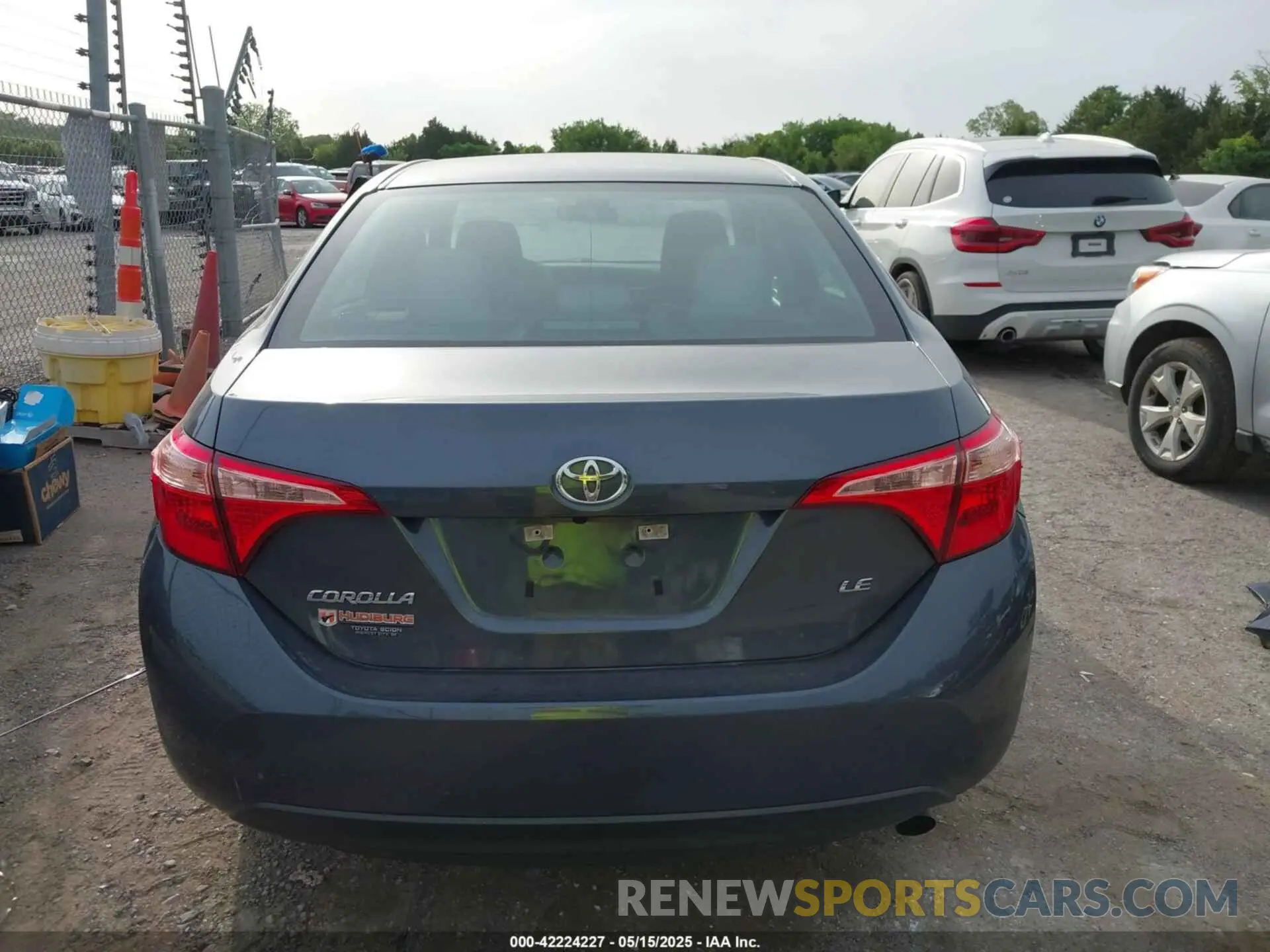 17 Photograph of a damaged car 5YFBURHEXKP863852 TOYOTA COROLLA 2019
