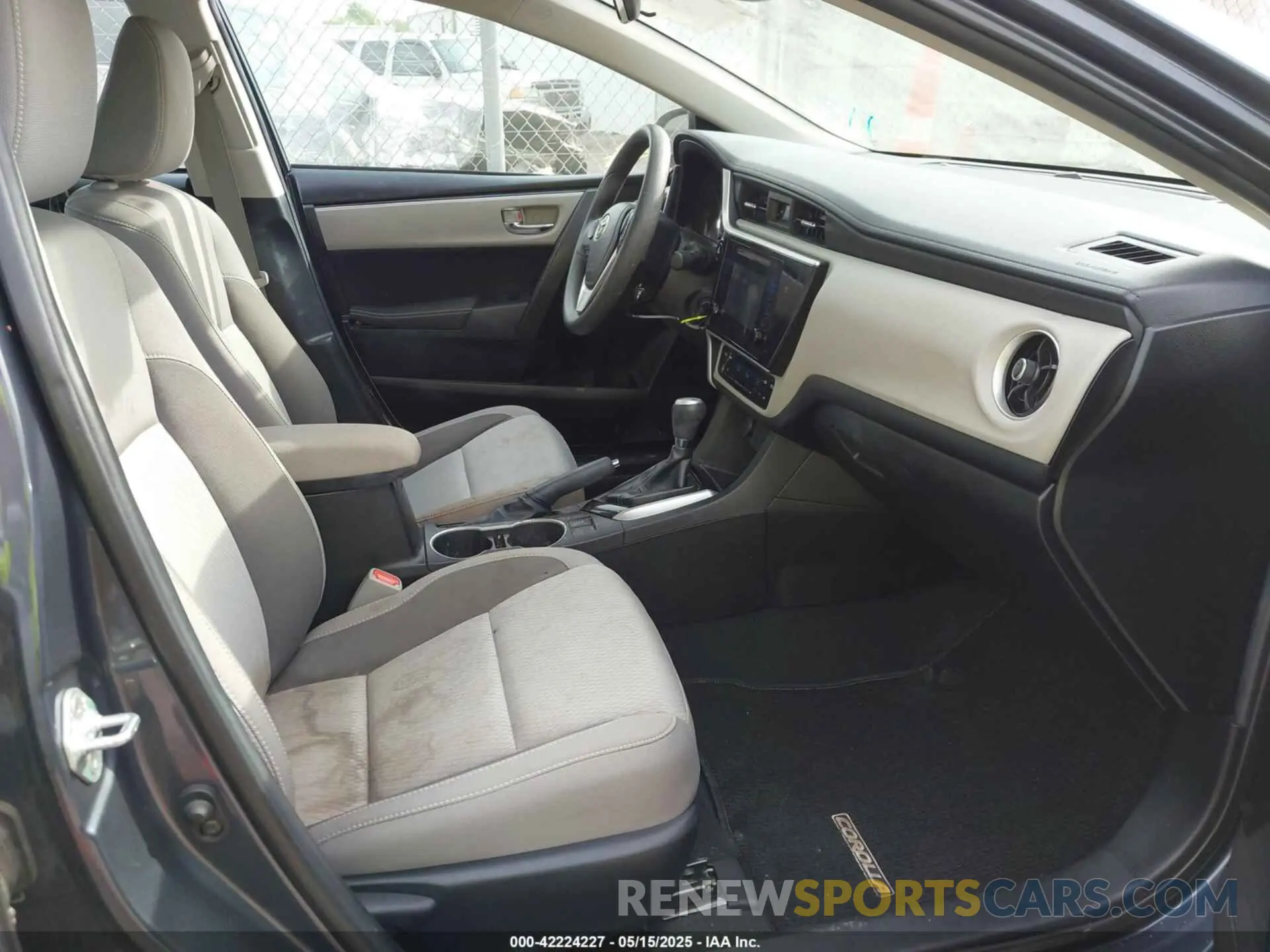 5 Photograph of a damaged car 5YFBURHEXKP863852 TOYOTA COROLLA 2019