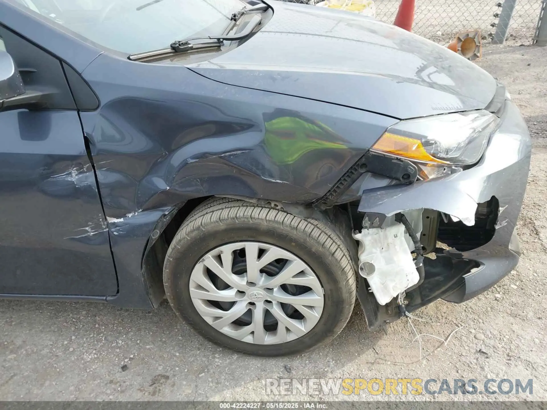 6 Photograph of a damaged car 5YFBURHEXKP863852 TOYOTA COROLLA 2019