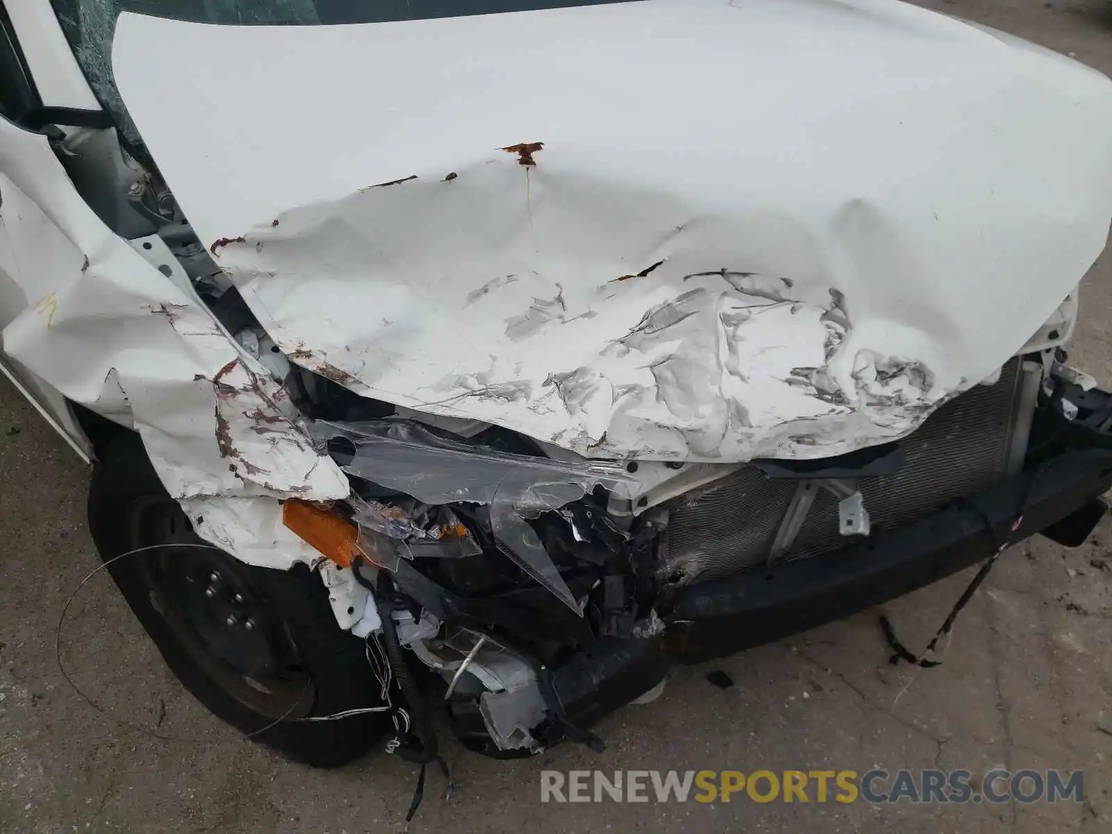 9 Photograph of a damaged car 5YFBURHEXKP863950 TOYOTA COROLLA 2019