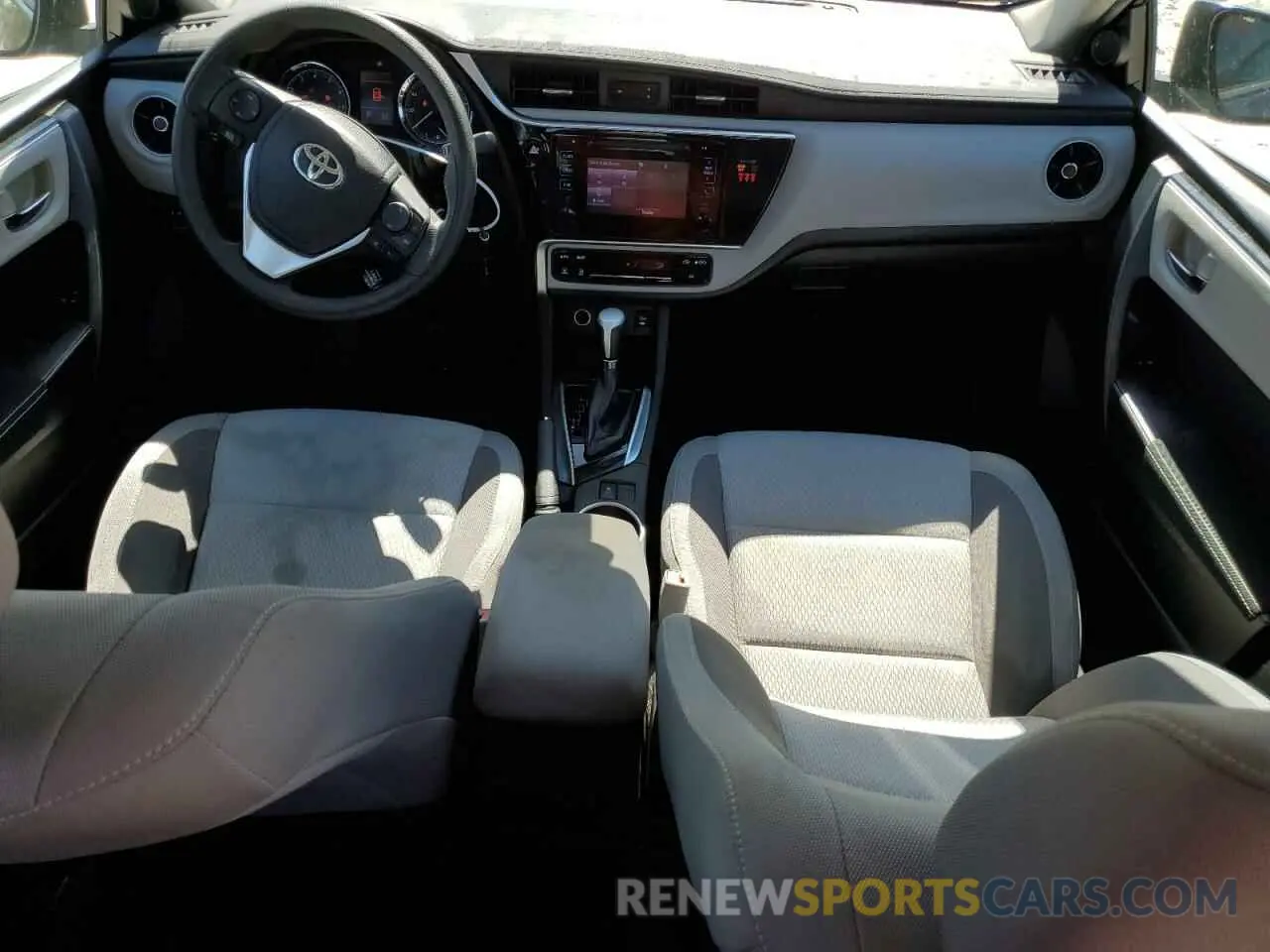 8 Photograph of a damaged car 5YFBURHEXKP866220 TOYOTA COROLLA 2019