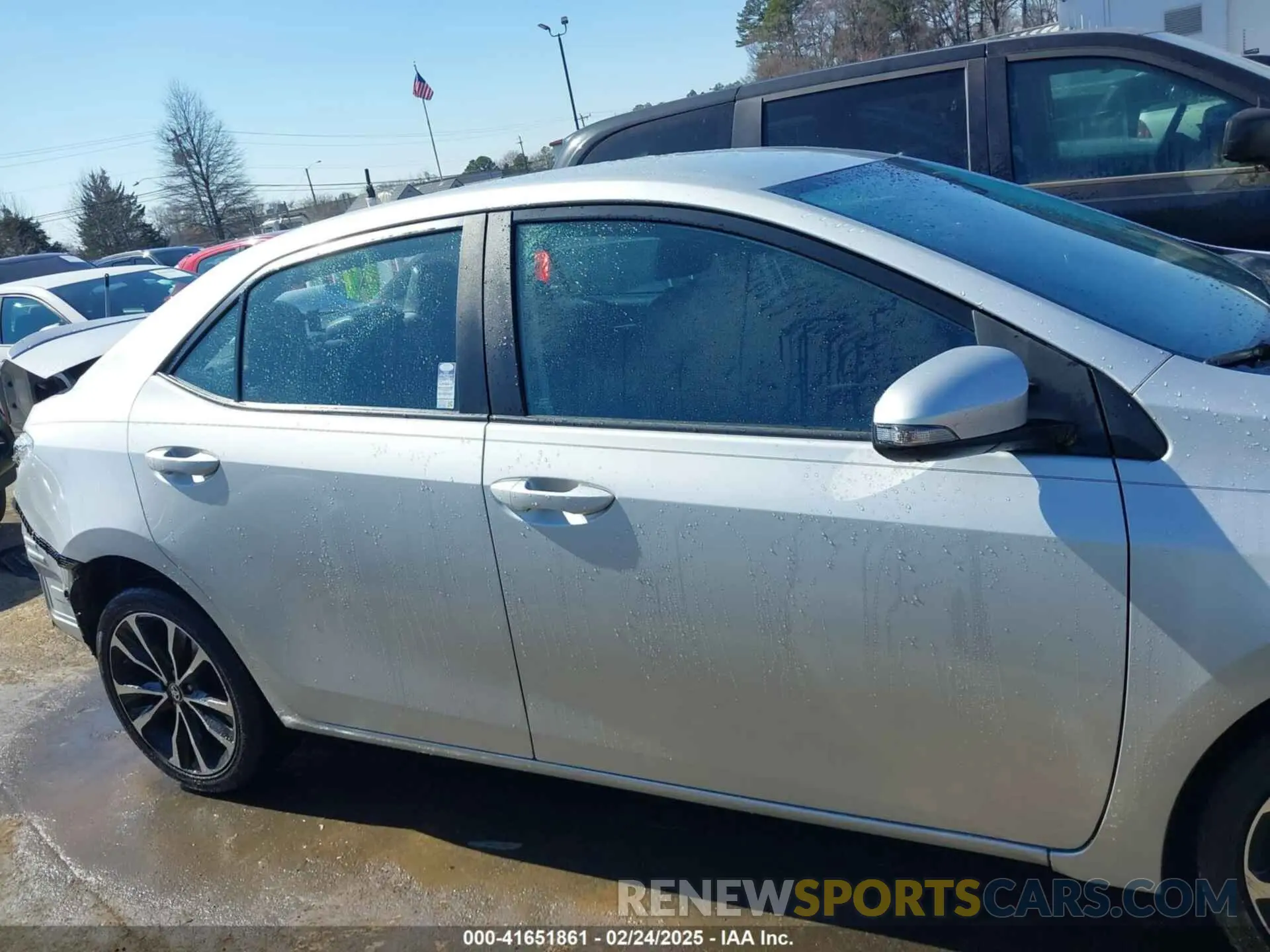 13 Photograph of a damaged car 5YFBURHEXKP866279 TOYOTA COROLLA 2019