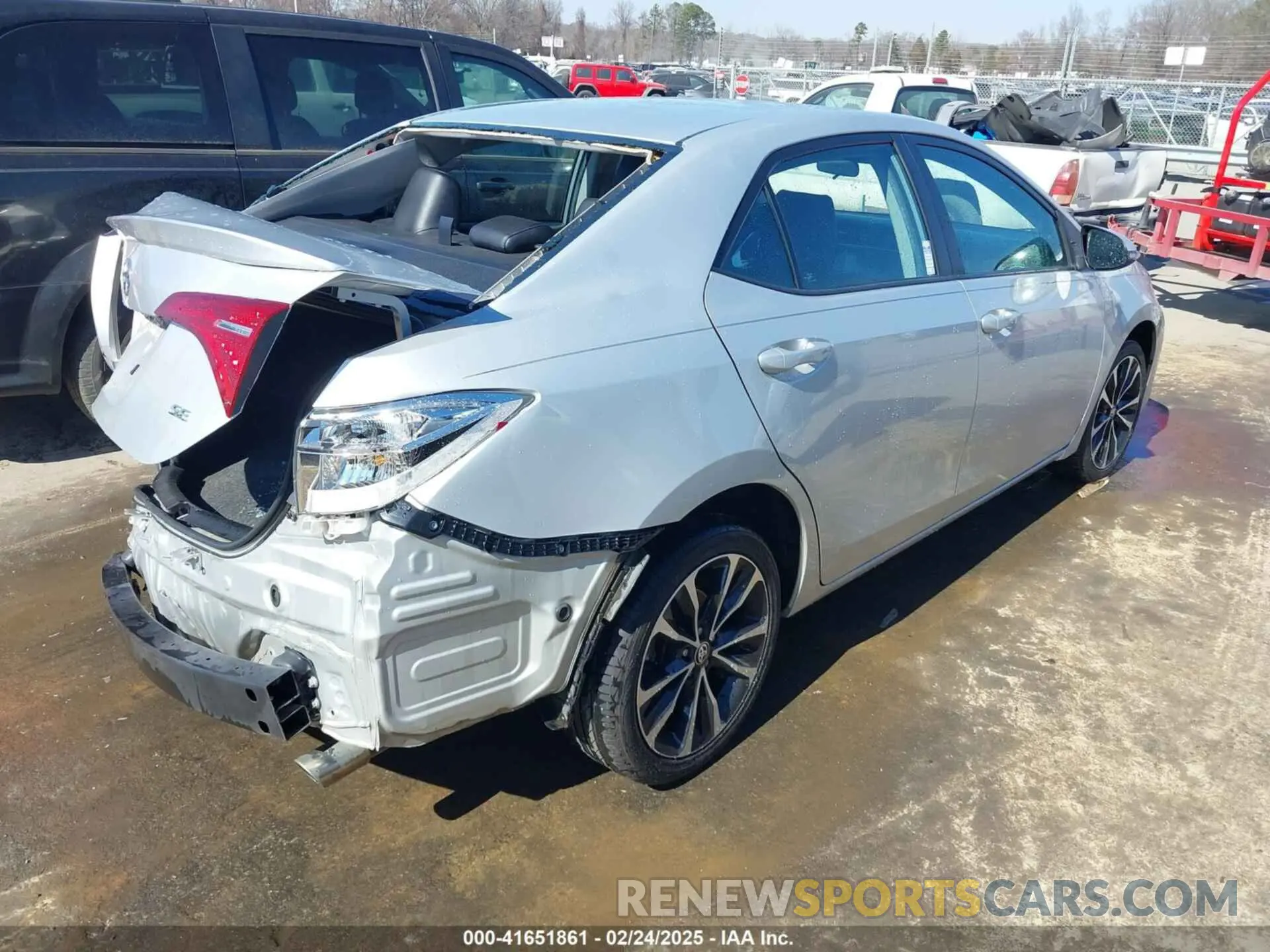 4 Photograph of a damaged car 5YFBURHEXKP866279 TOYOTA COROLLA 2019