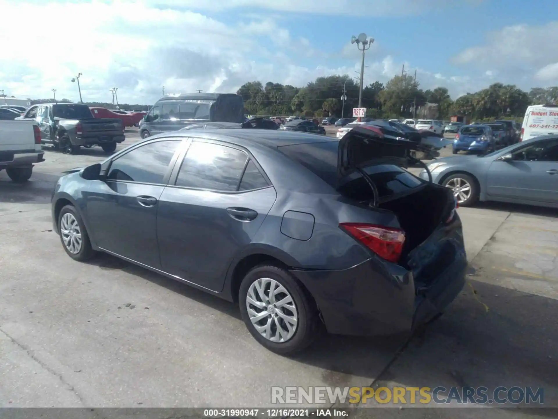 3 Photograph of a damaged car 5YFBURHEXKP866542 TOYOTA COROLLA 2019