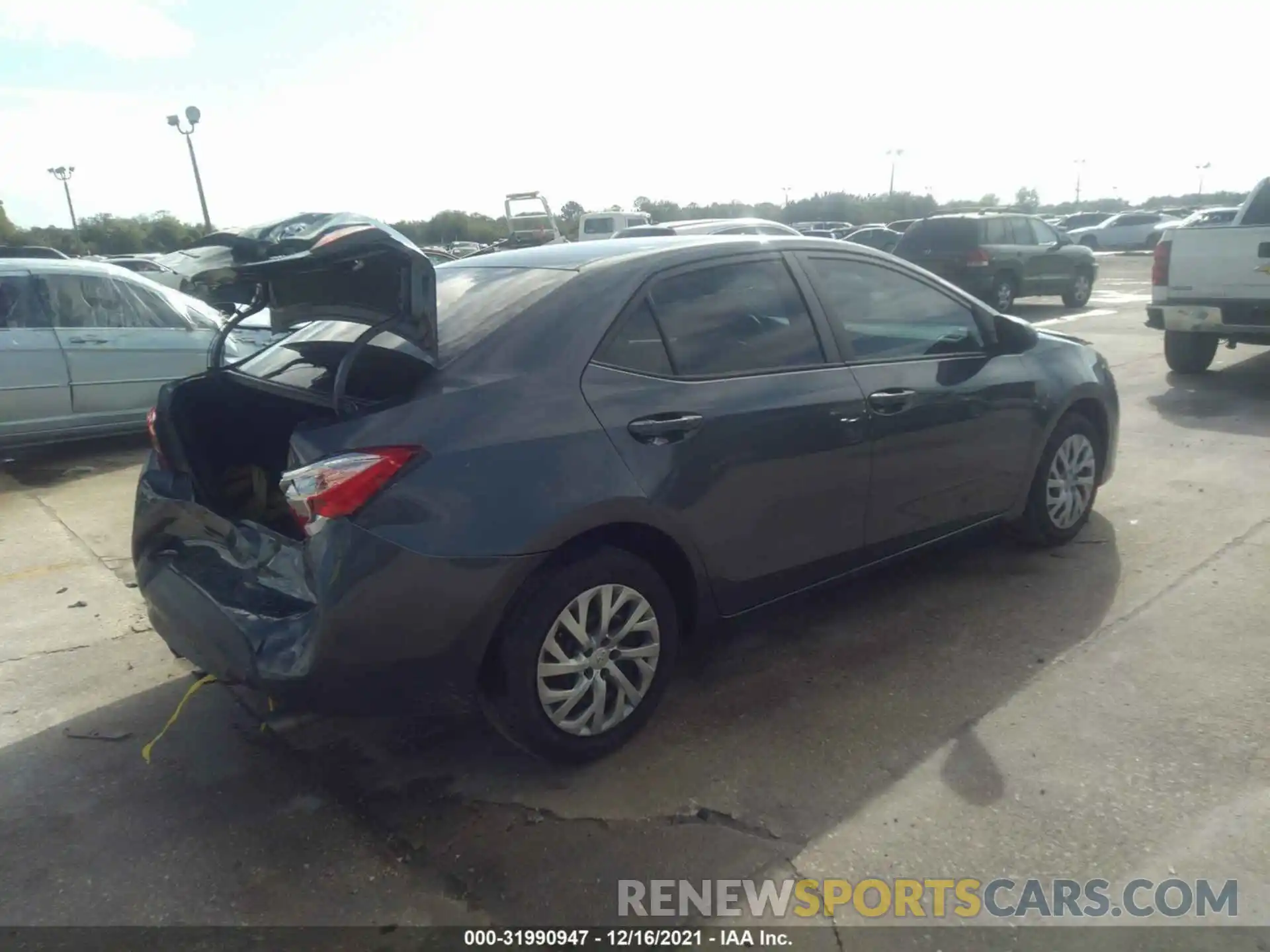 4 Photograph of a damaged car 5YFBURHEXKP866542 TOYOTA COROLLA 2019