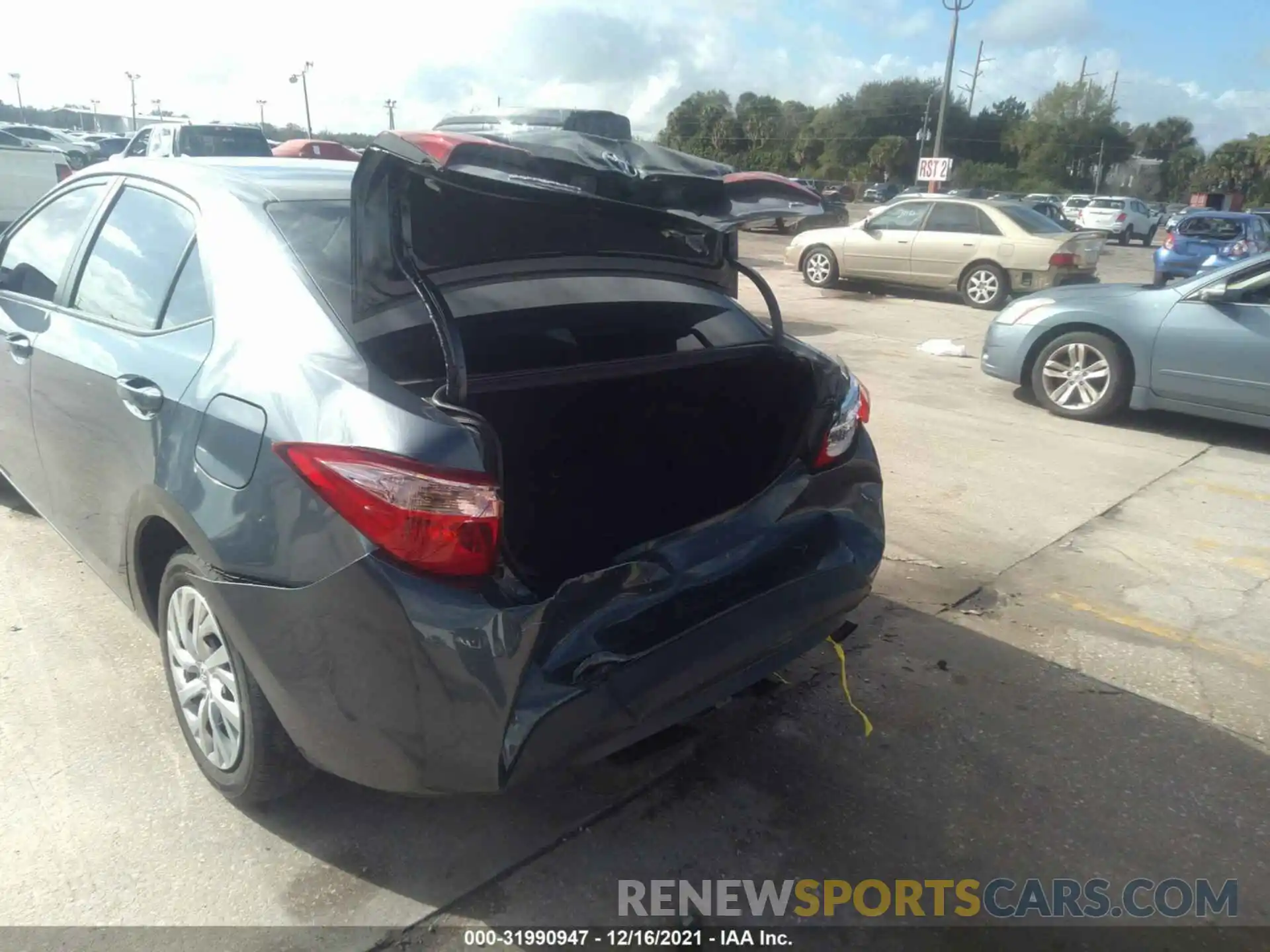 6 Photograph of a damaged car 5YFBURHEXKP866542 TOYOTA COROLLA 2019