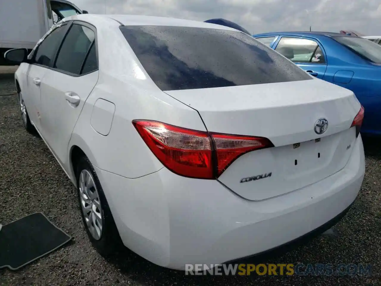 3 Photograph of a damaged car 5YFBURHEXKP870784 TOYOTA COROLLA 2019