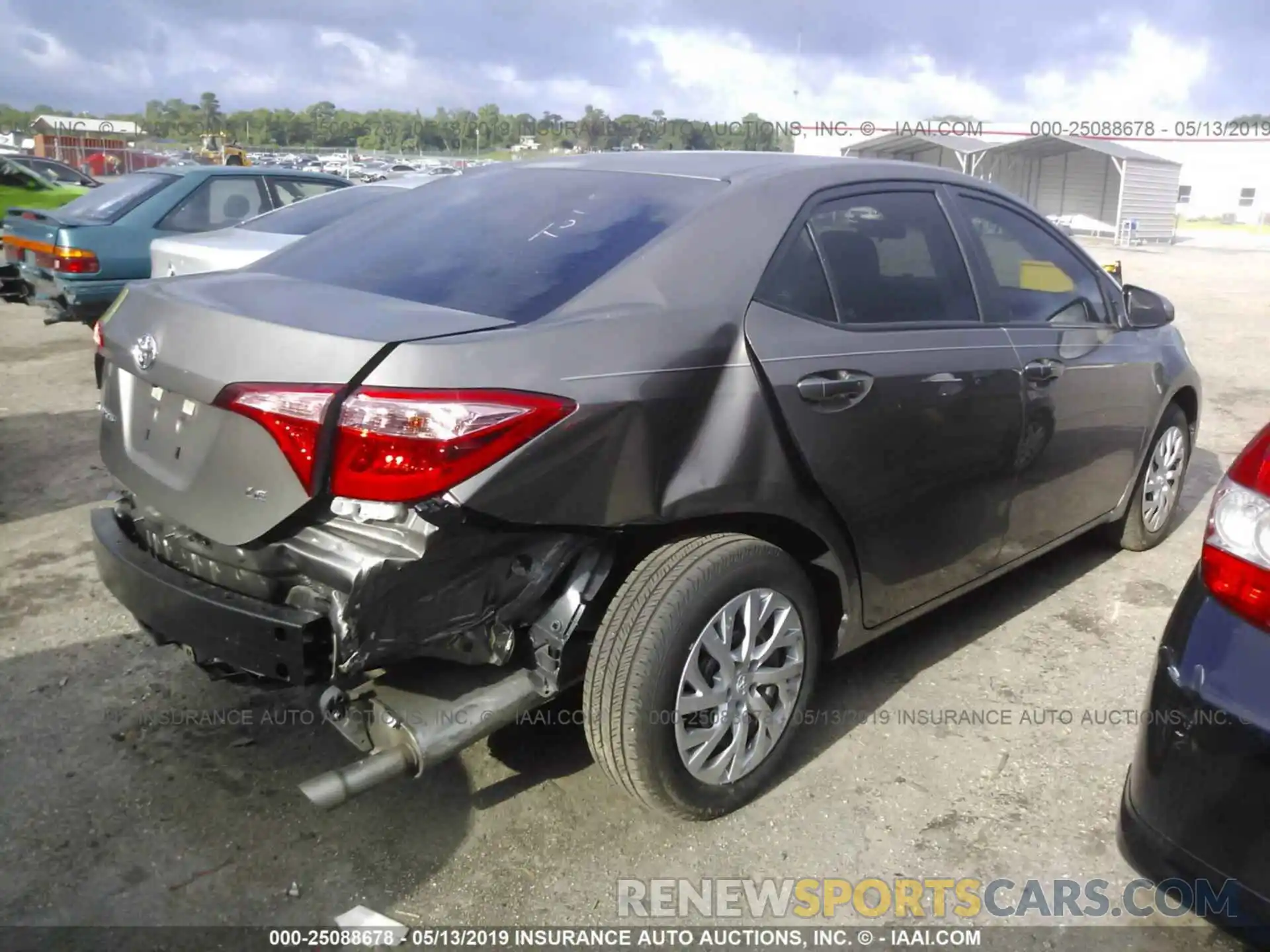 4 Photograph of a damaged car 5YFBURHEXKP871871 TOYOTA COROLLA 2019