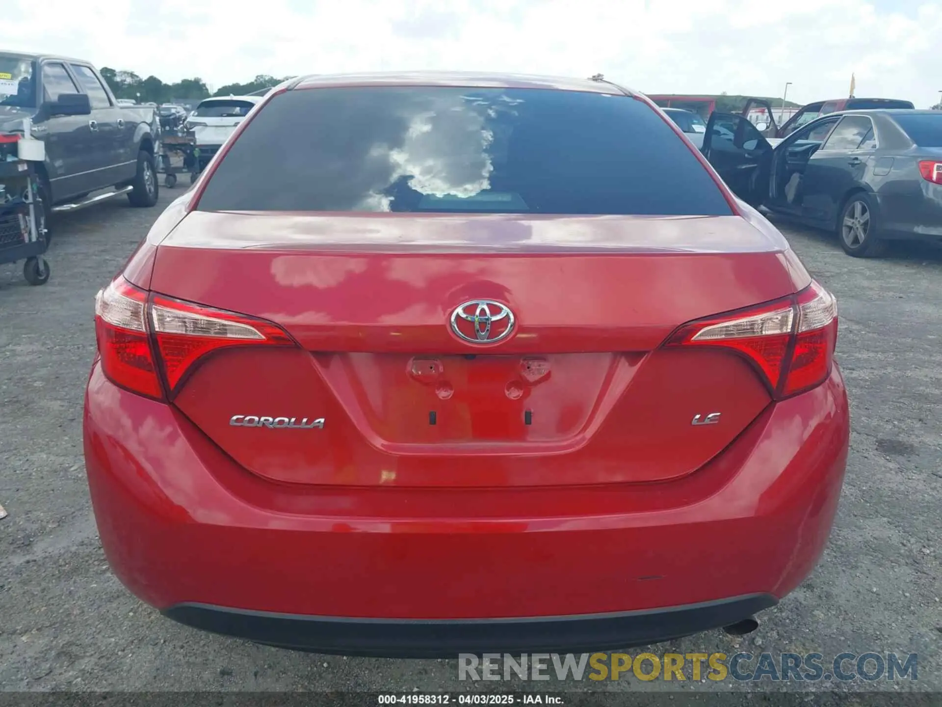 15 Photograph of a damaged car 5YFBURHEXKP875855 TOYOTA COROLLA 2019