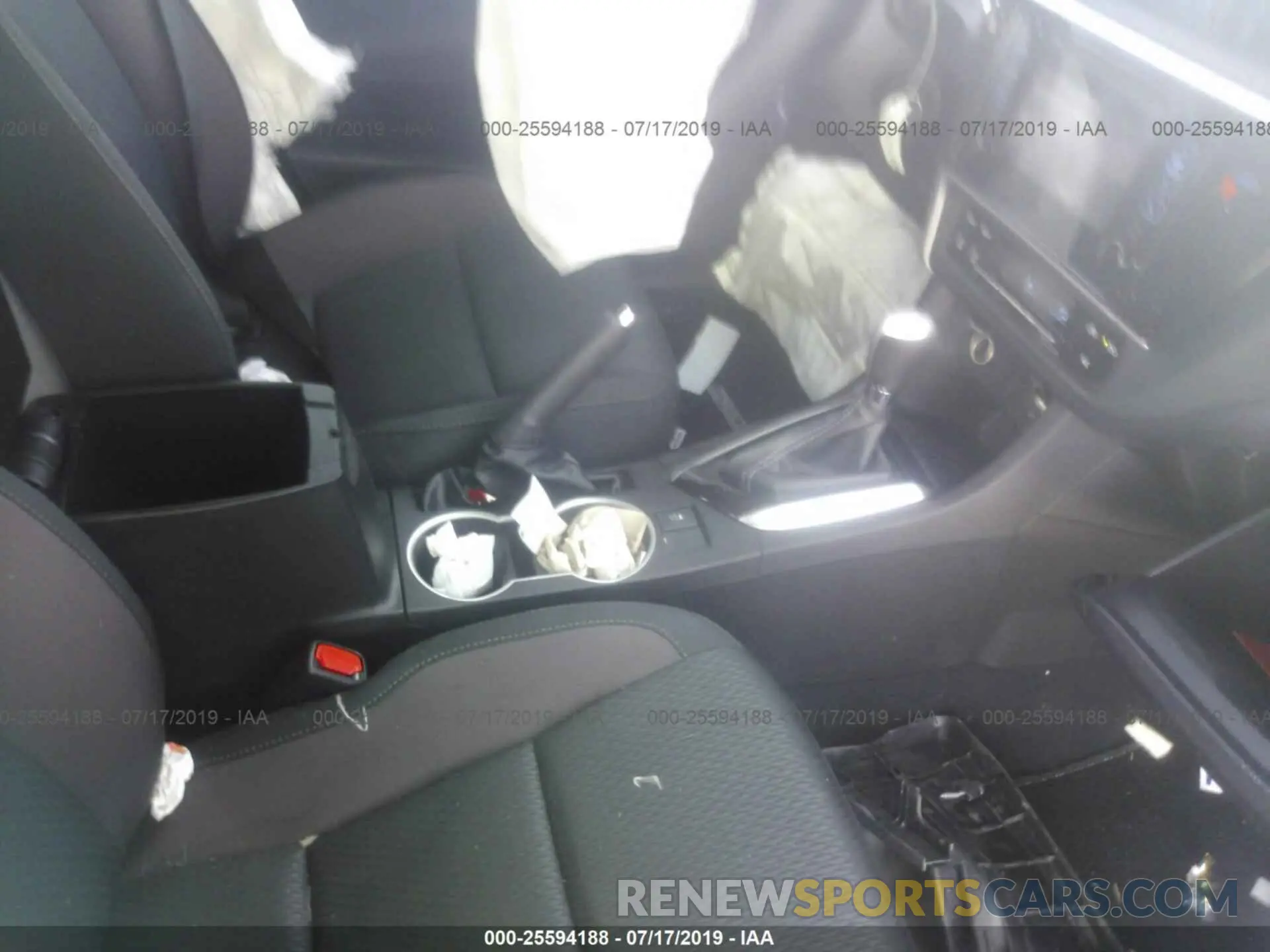 5 Photograph of a damaged car 5YFBURHEXKP882322 TOYOTA COROLLA 2019
