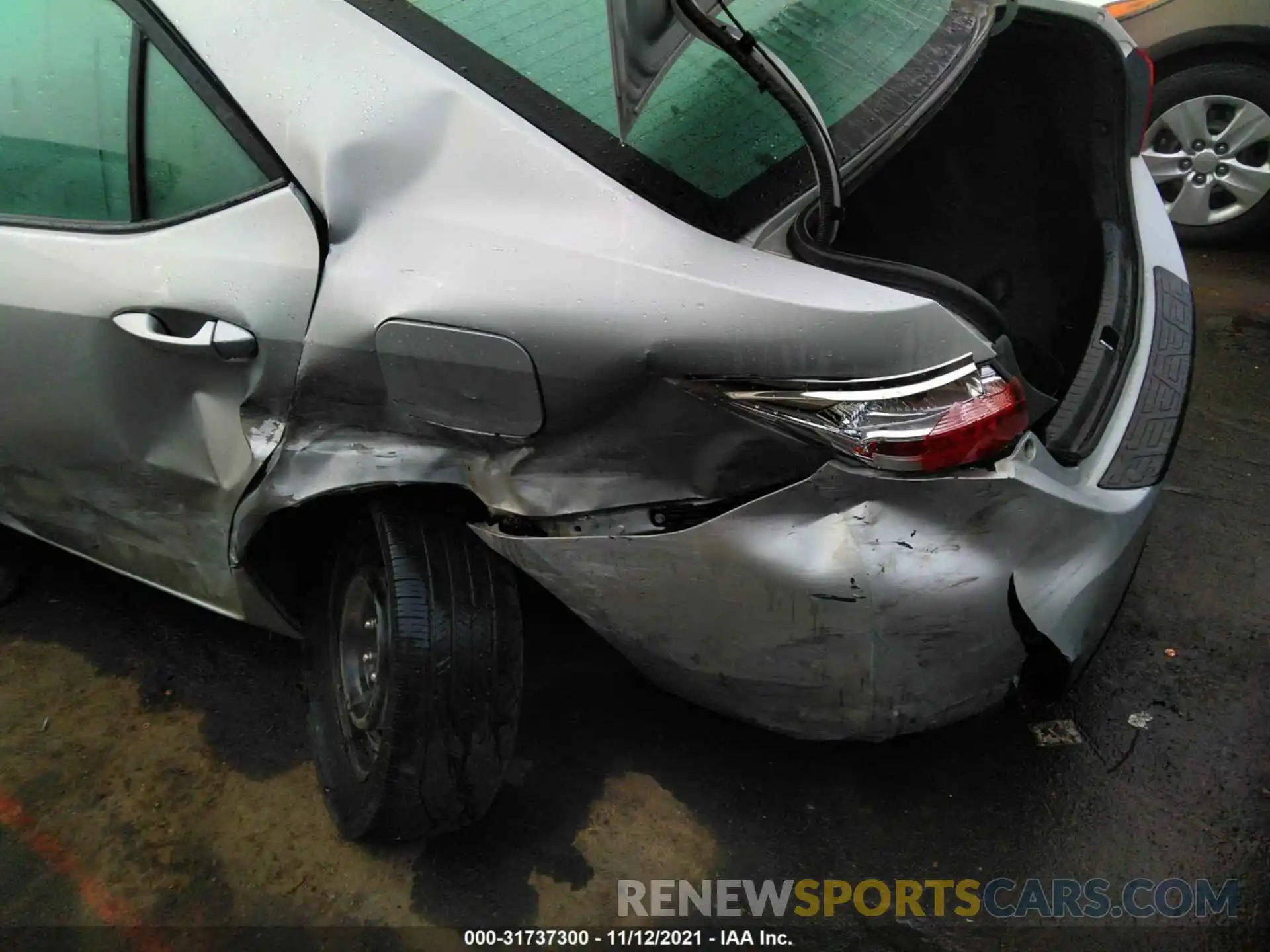 6 Photograph of a damaged car 5YFBURHEXKP883437 TOYOTA COROLLA 2019