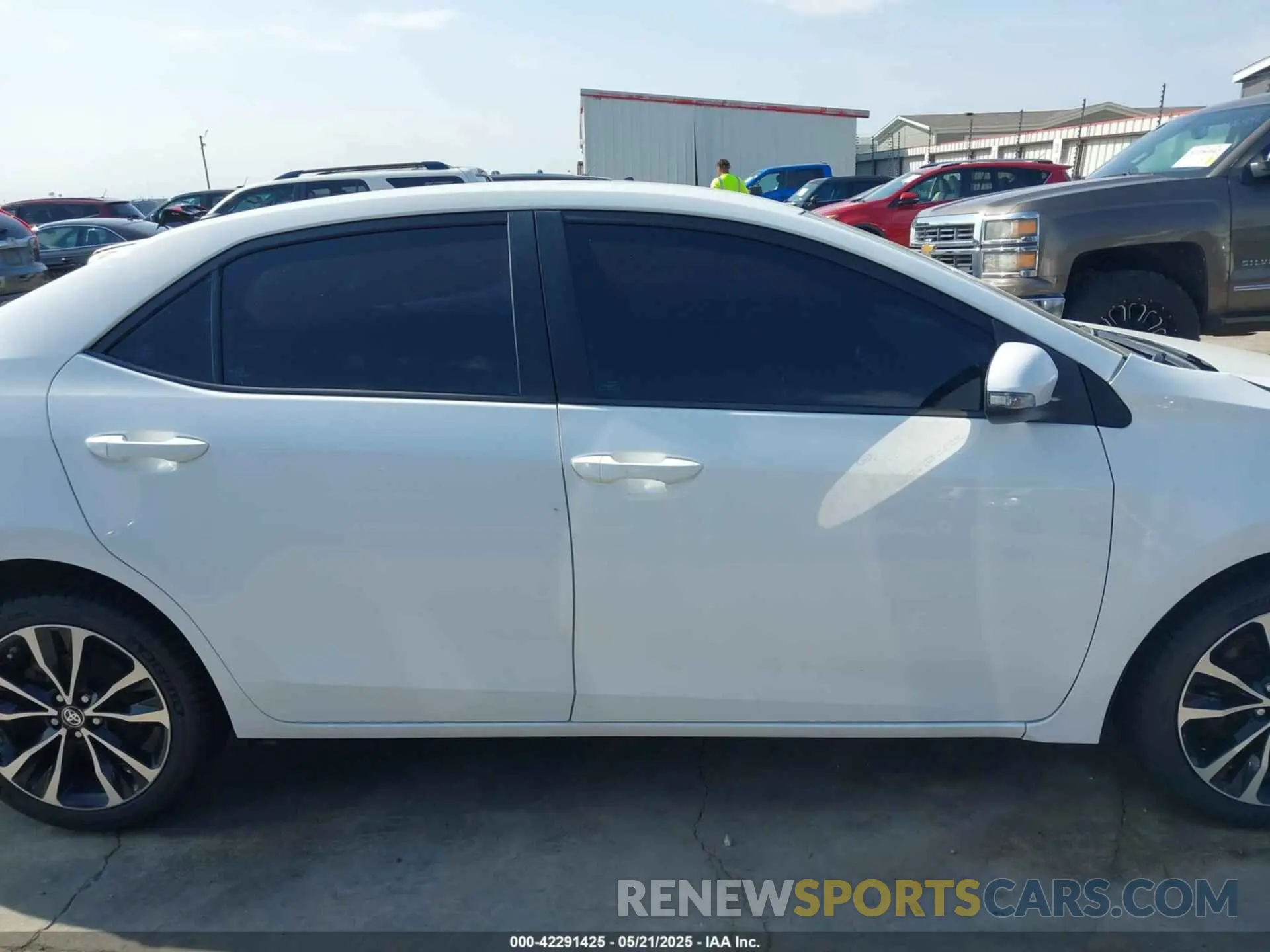 14 Photograph of a damaged car 5YFBURHEXKP885270 TOYOTA COROLLA 2019