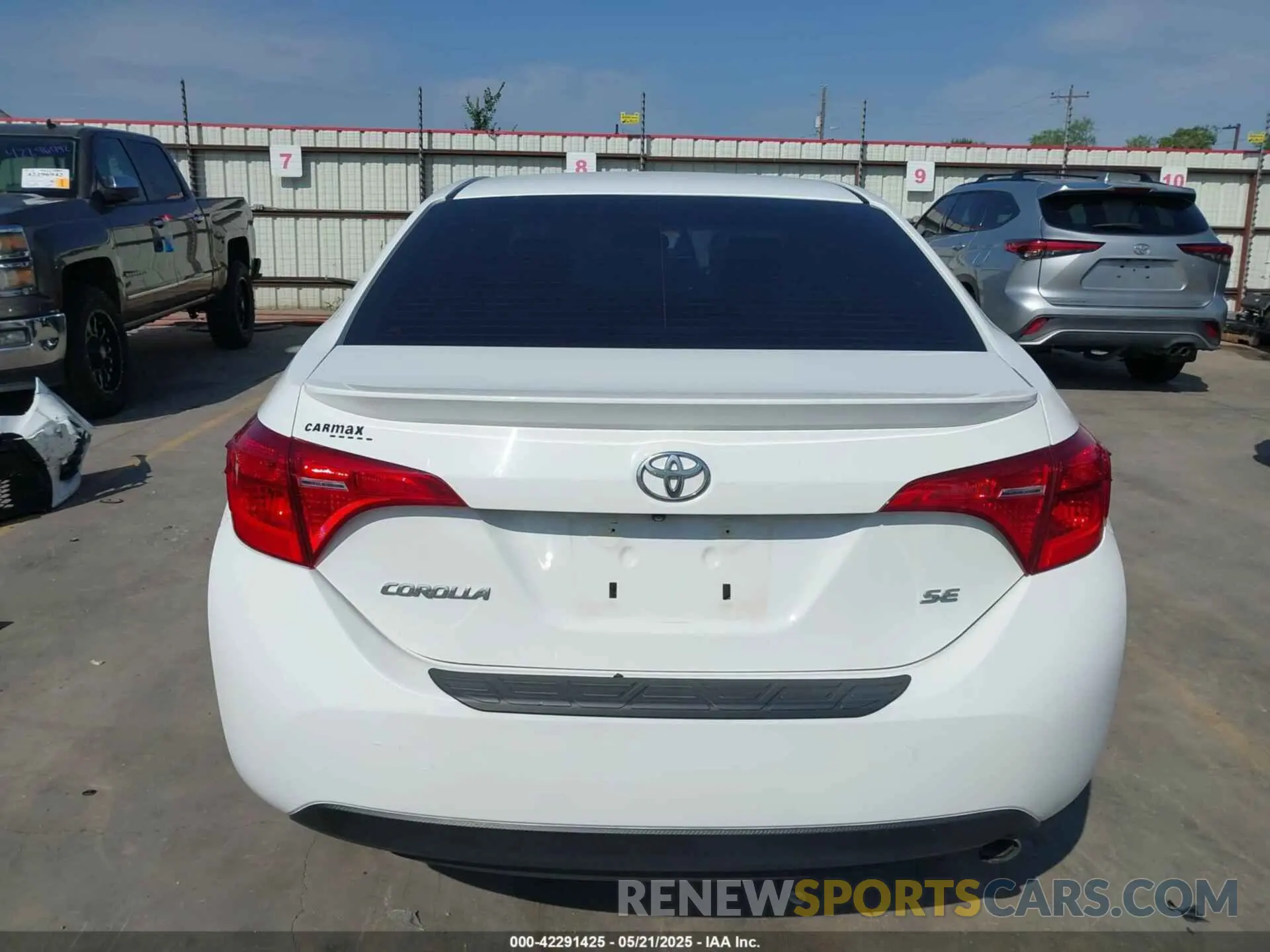 17 Photograph of a damaged car 5YFBURHEXKP885270 TOYOTA COROLLA 2019