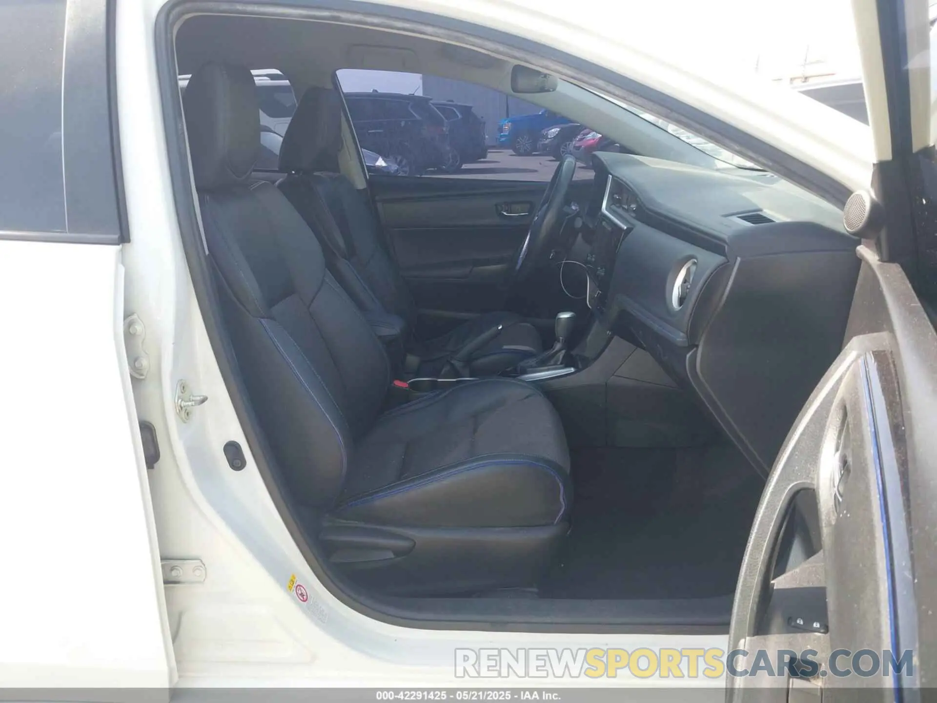 5 Photograph of a damaged car 5YFBURHEXKP885270 TOYOTA COROLLA 2019