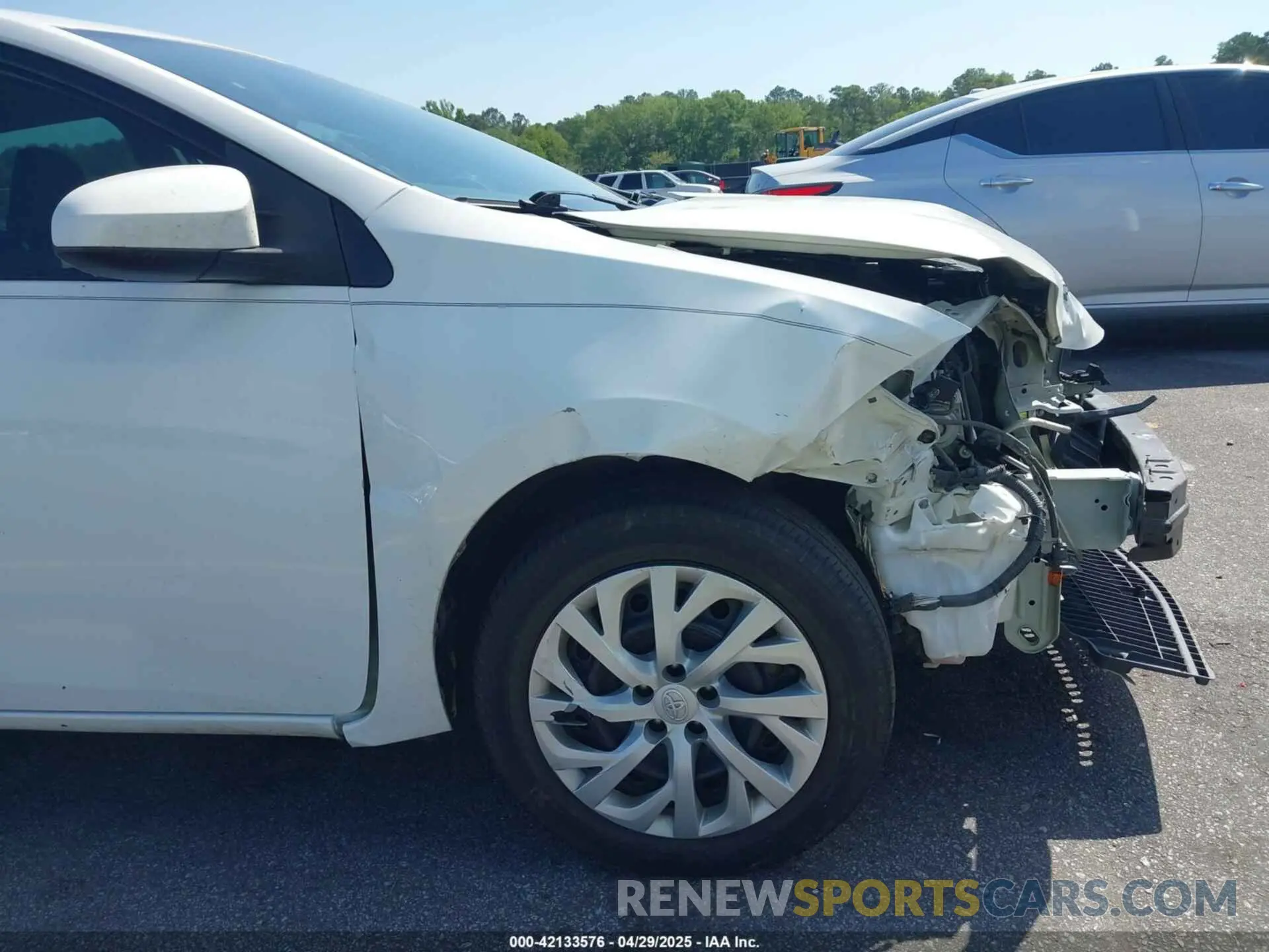 17 Photograph of a damaged car 5YFBURHEXKP887648 TOYOTA COROLLA 2019