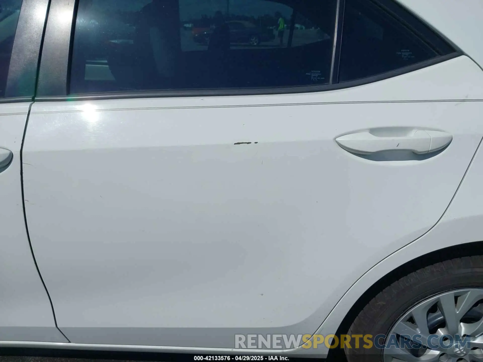 19 Photograph of a damaged car 5YFBURHEXKP887648 TOYOTA COROLLA 2019